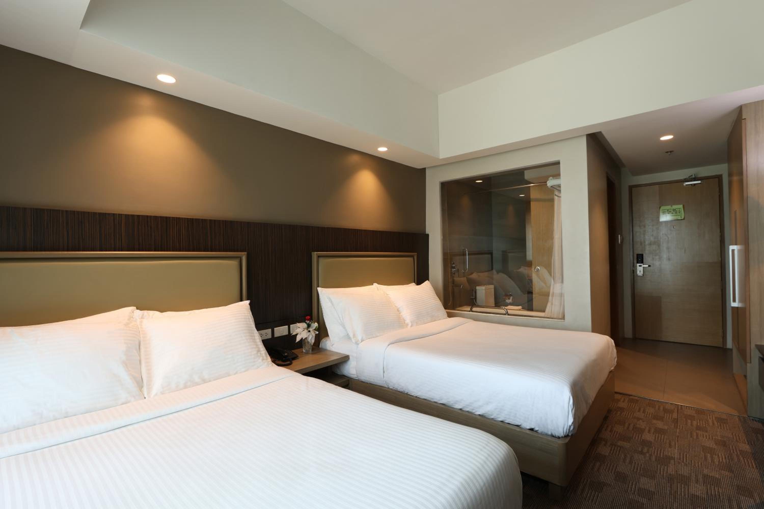 Deluxe Room with Balcony - Photo 3