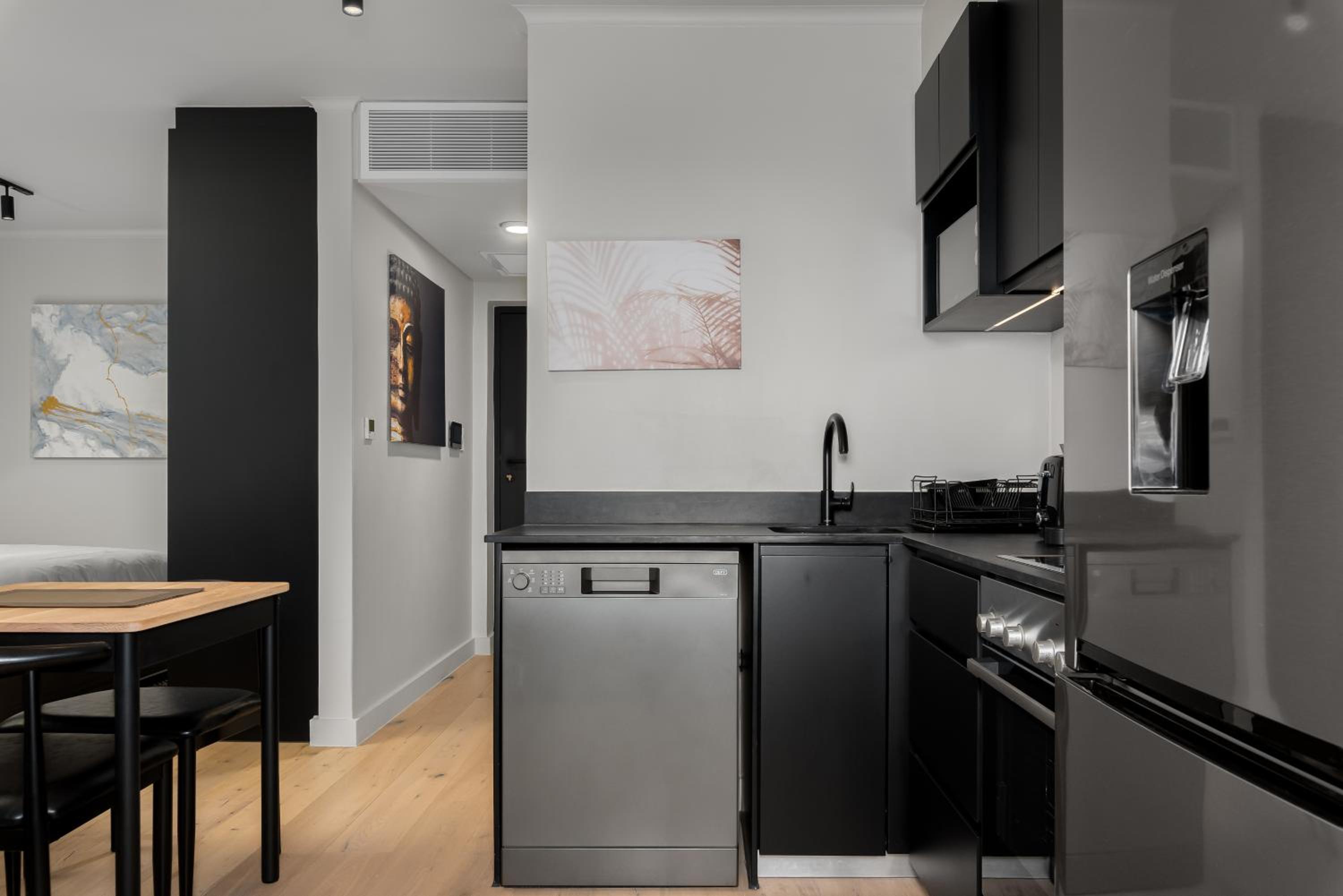 Superior Studio with Balcony - Photo 24