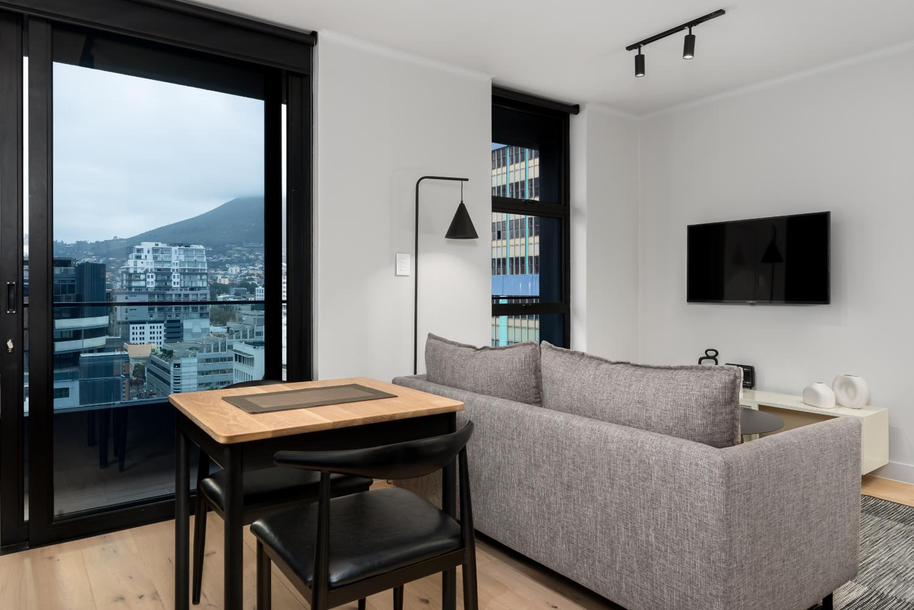 Superior Studio with Balcony - Photo 27