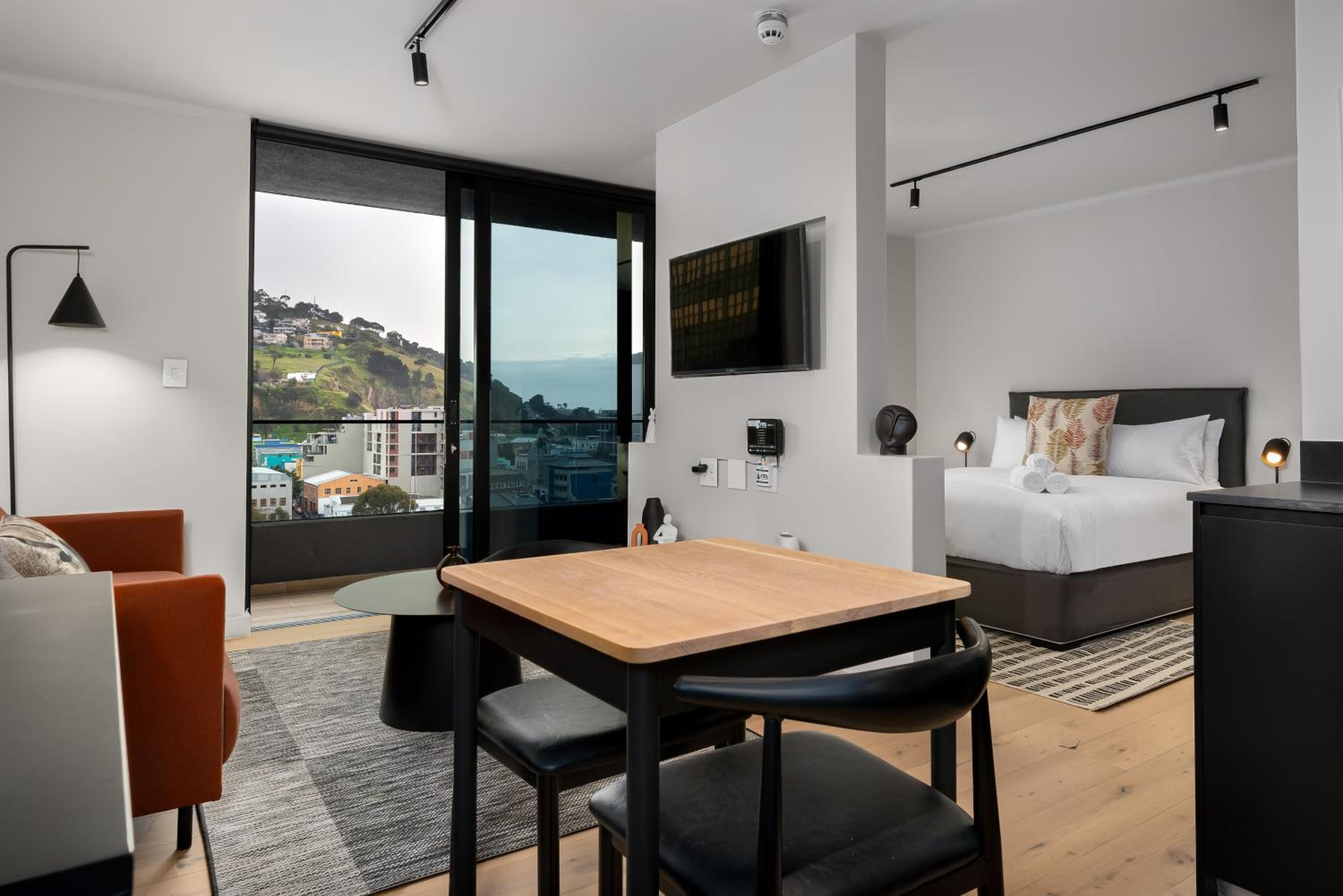 Superior Studio with Balcony - Photo 17