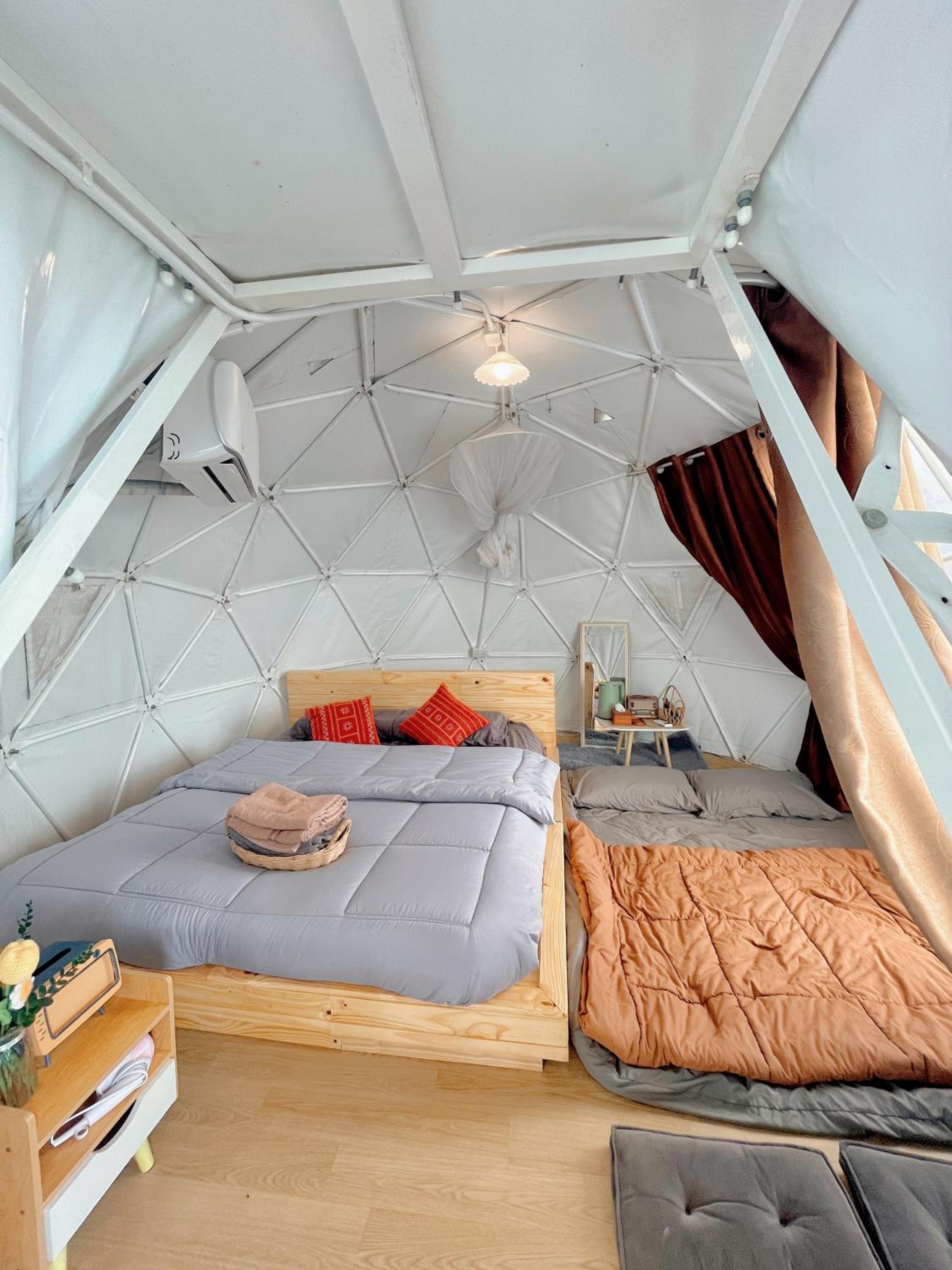 Quadruple Room with Bath - Photo 26