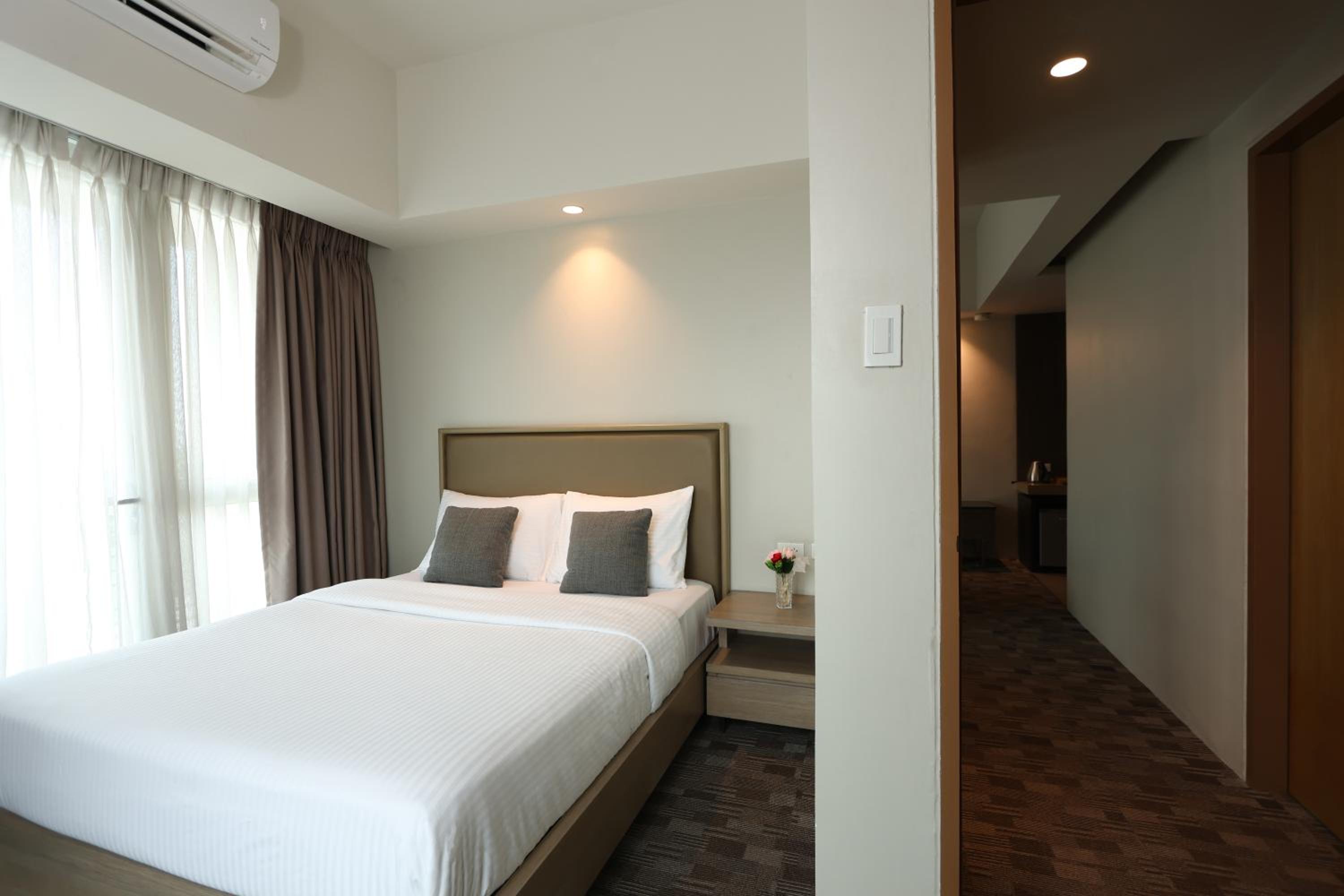 Executive Two Bedroom Suite  - Photo 3