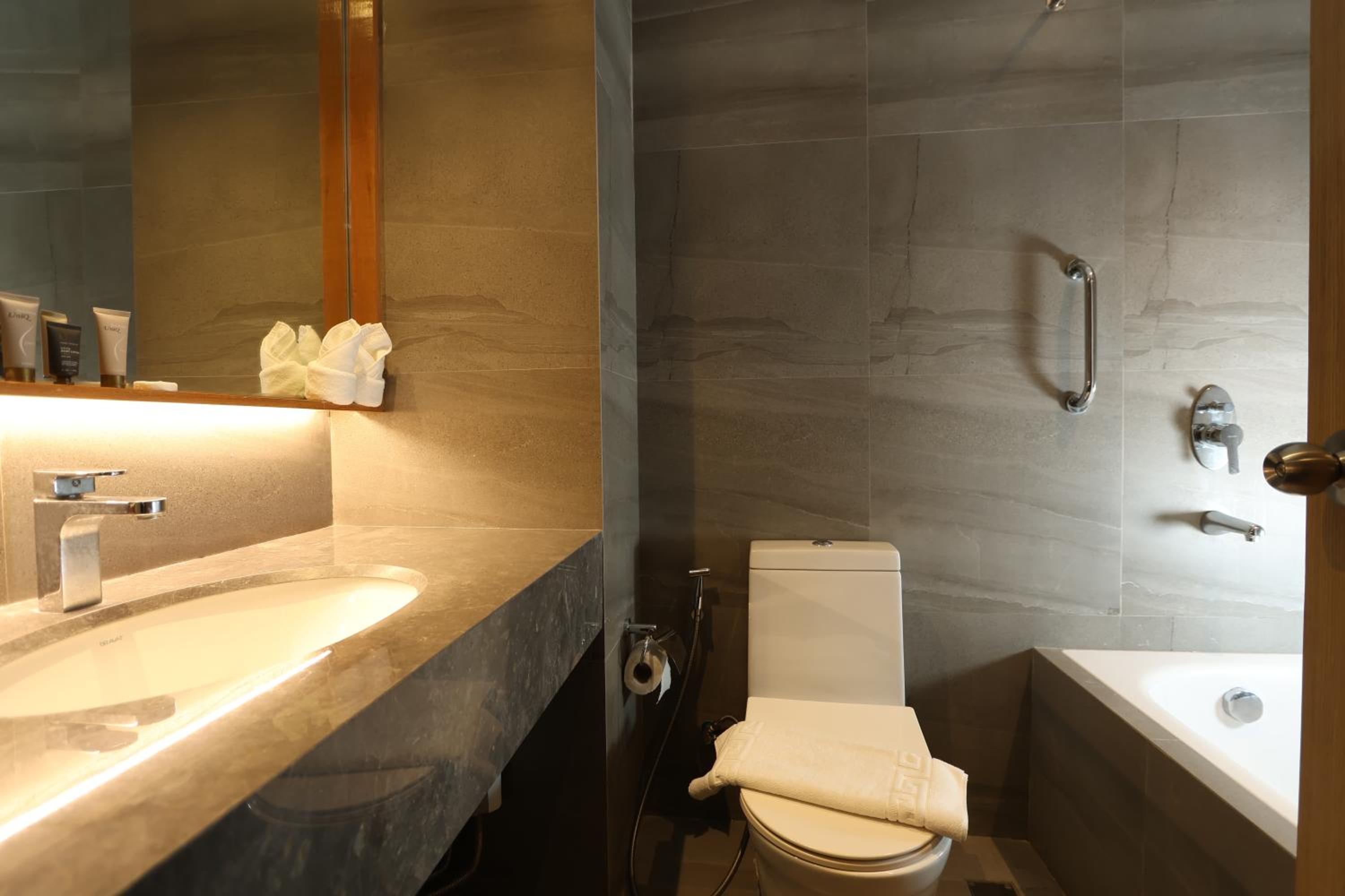 Executive Two Bedroom Suite  - Photo 4