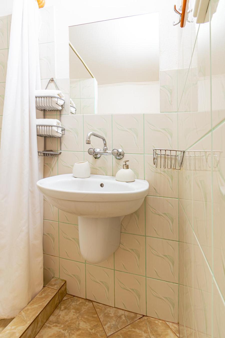 Family Room with Private Bathroom photo 2