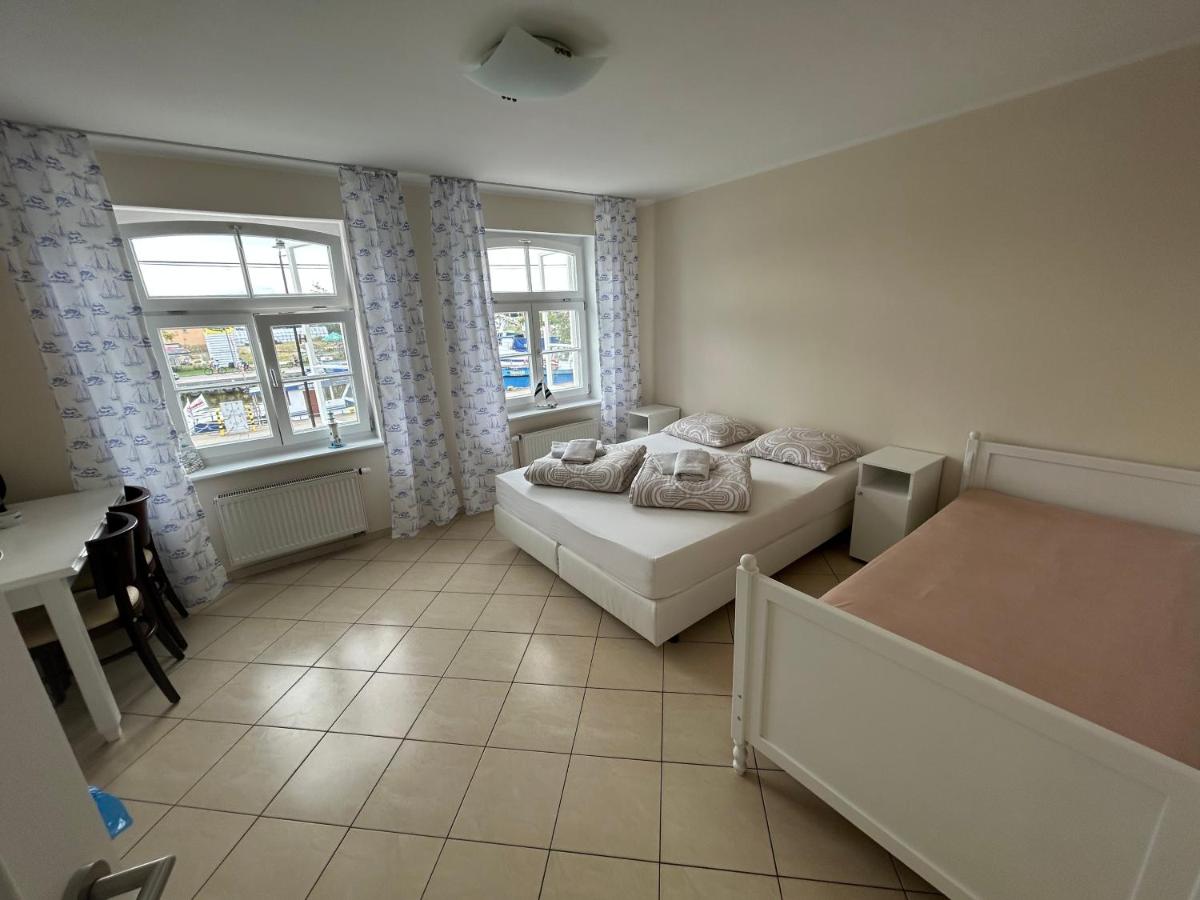 Triple Room with Private Bathroom in the Corridor photo 3