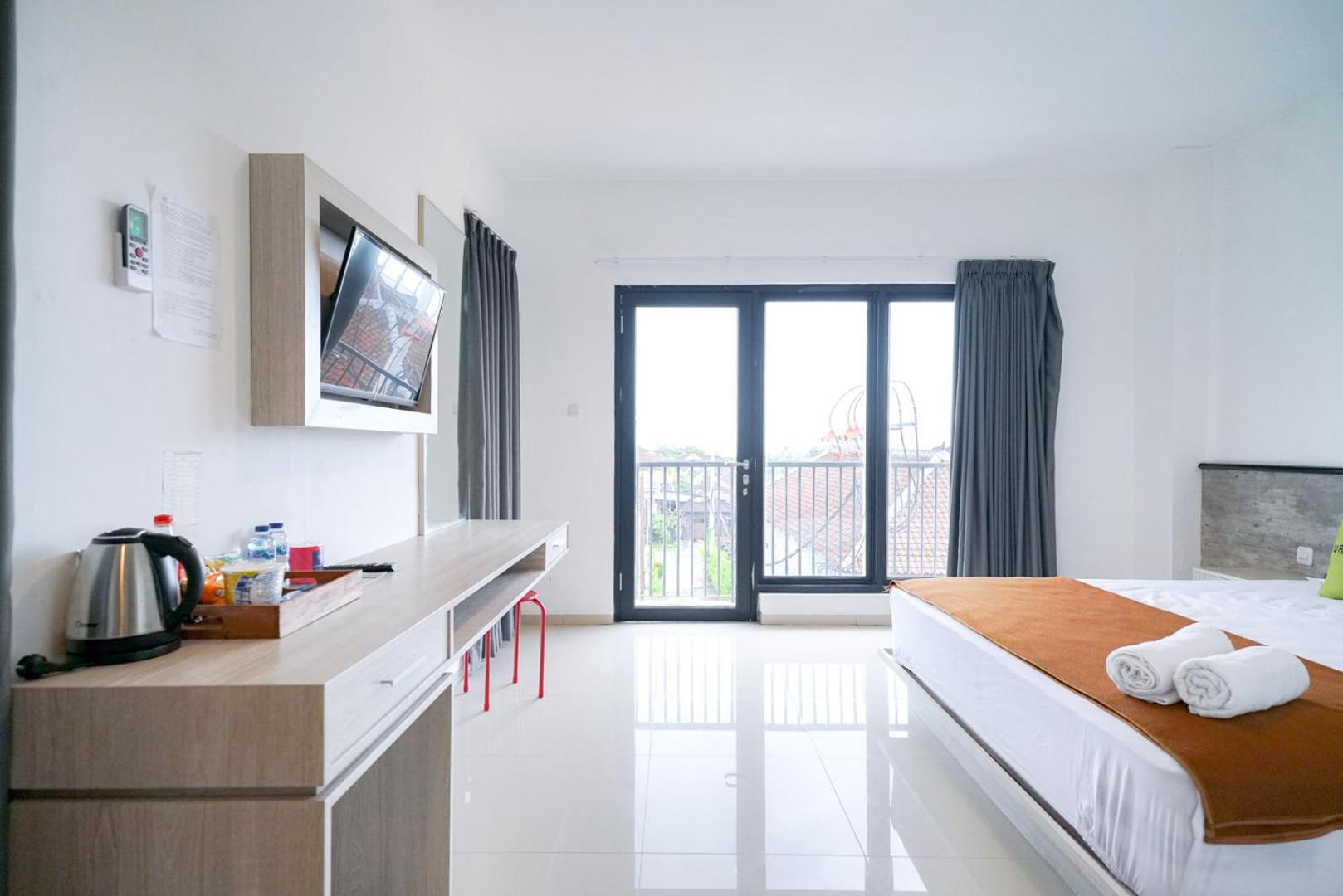 Deluxe Double Room with Balcony photo 3