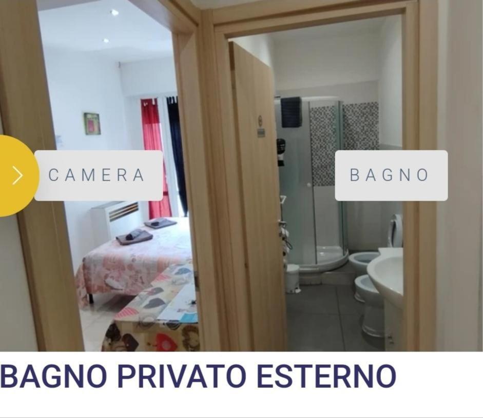 Double Room with Private External Bathroom and Balcony - Photo 2