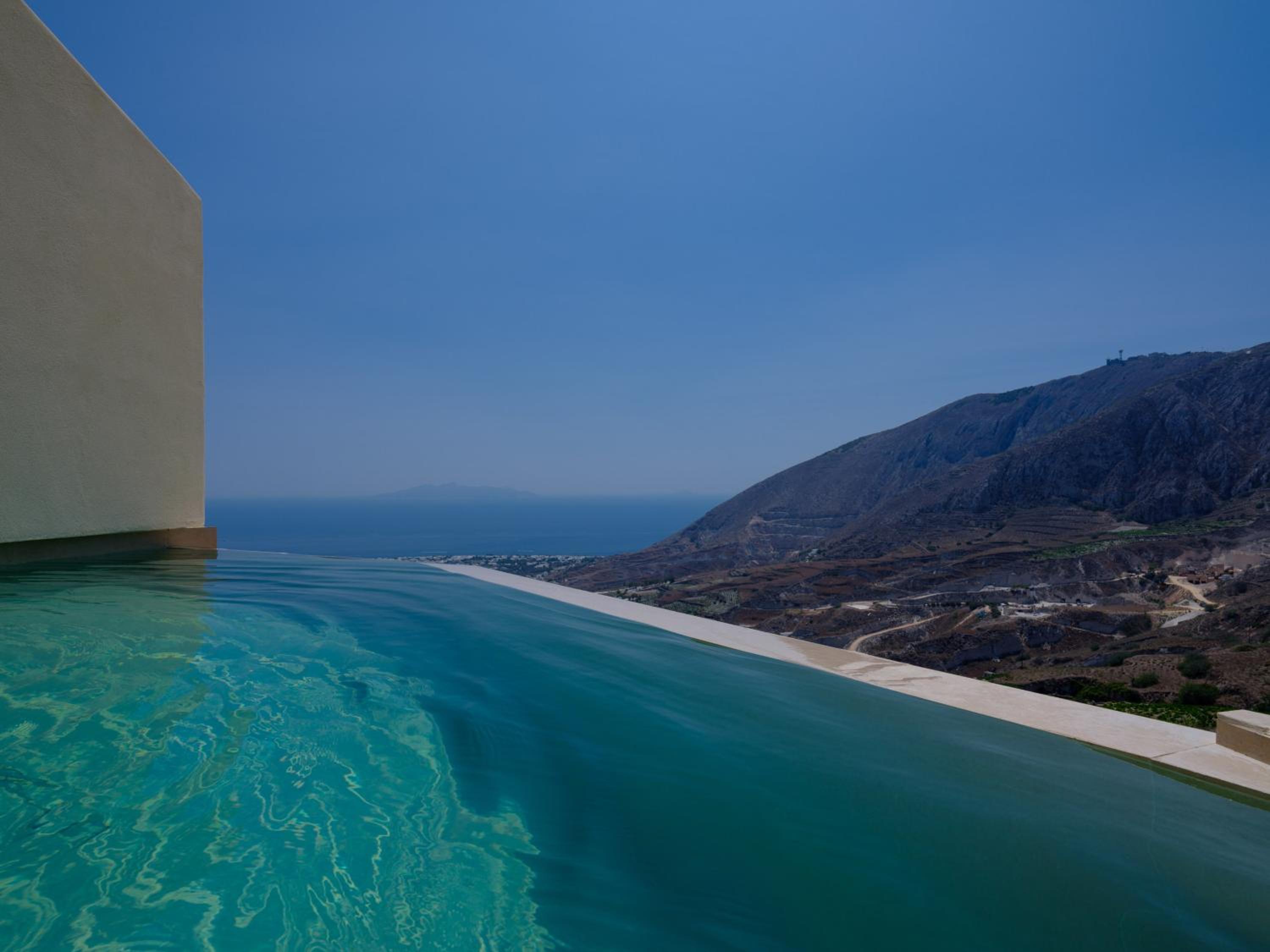  Superior Suite with Heated Pool and Sea View - Photo 25