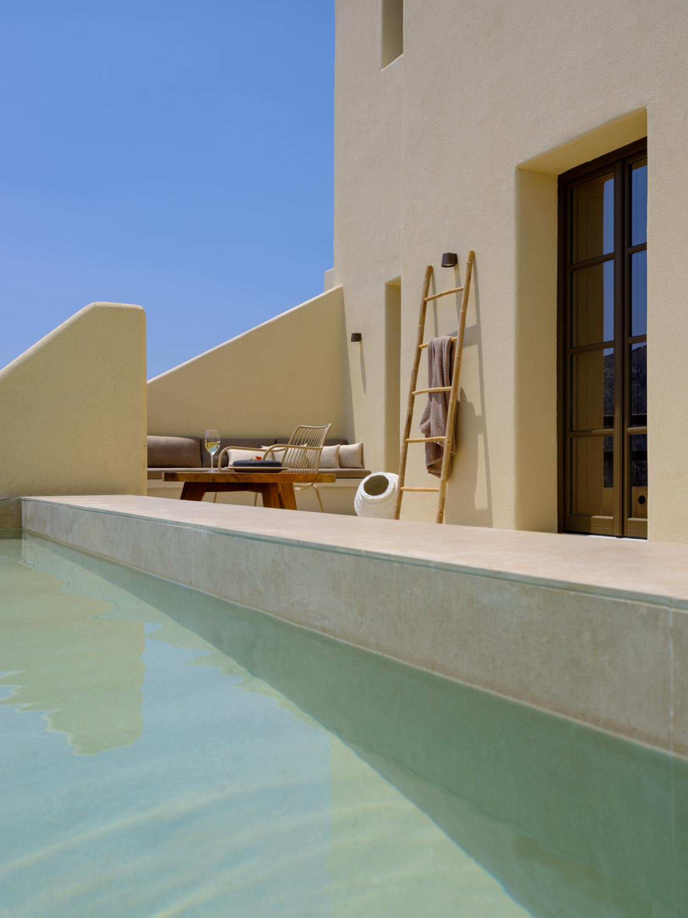  Senior Suite with Heated Pool and Sea View - Photo 9