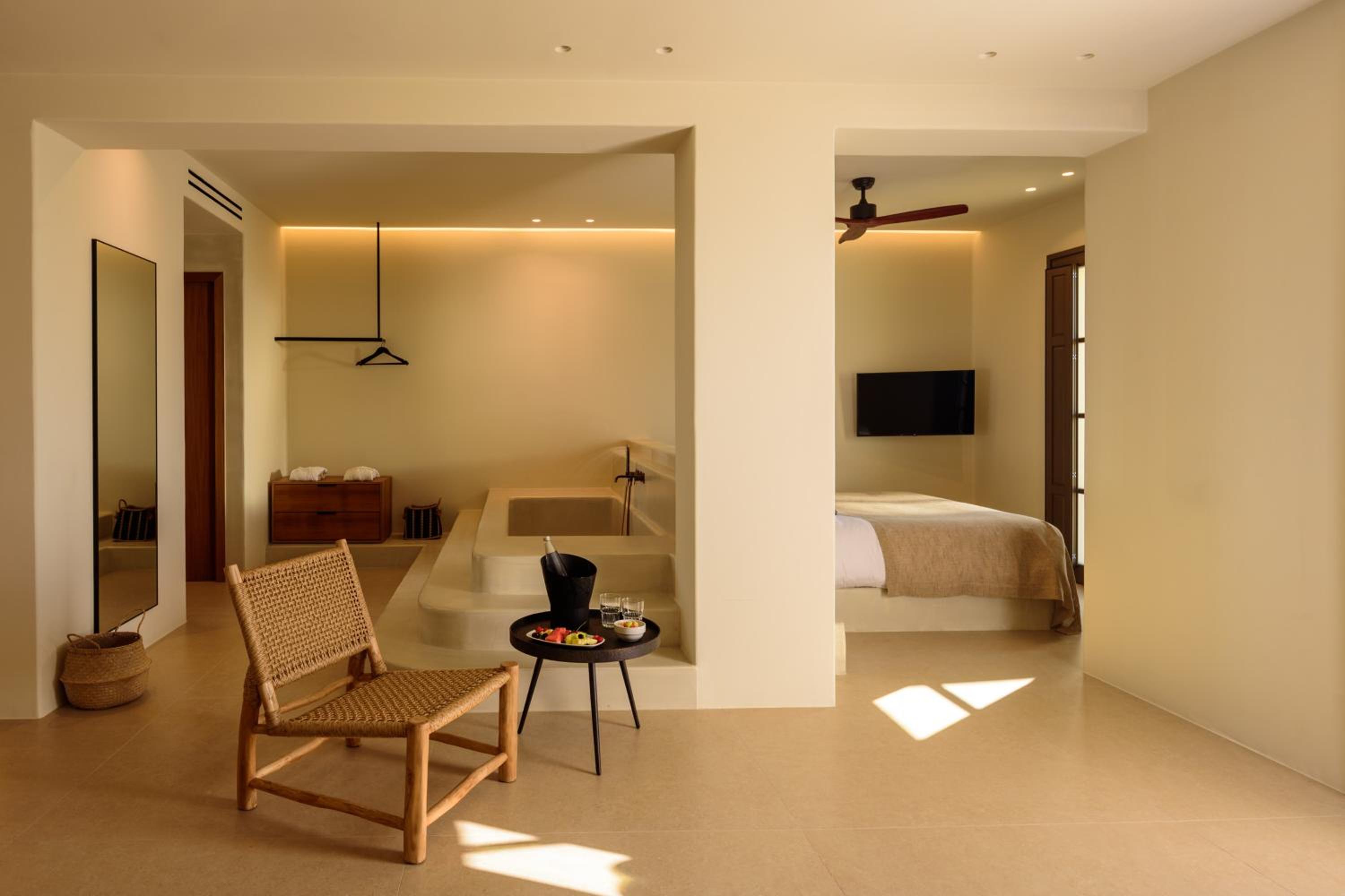  Senior Suite with Heated Pool and Sea View