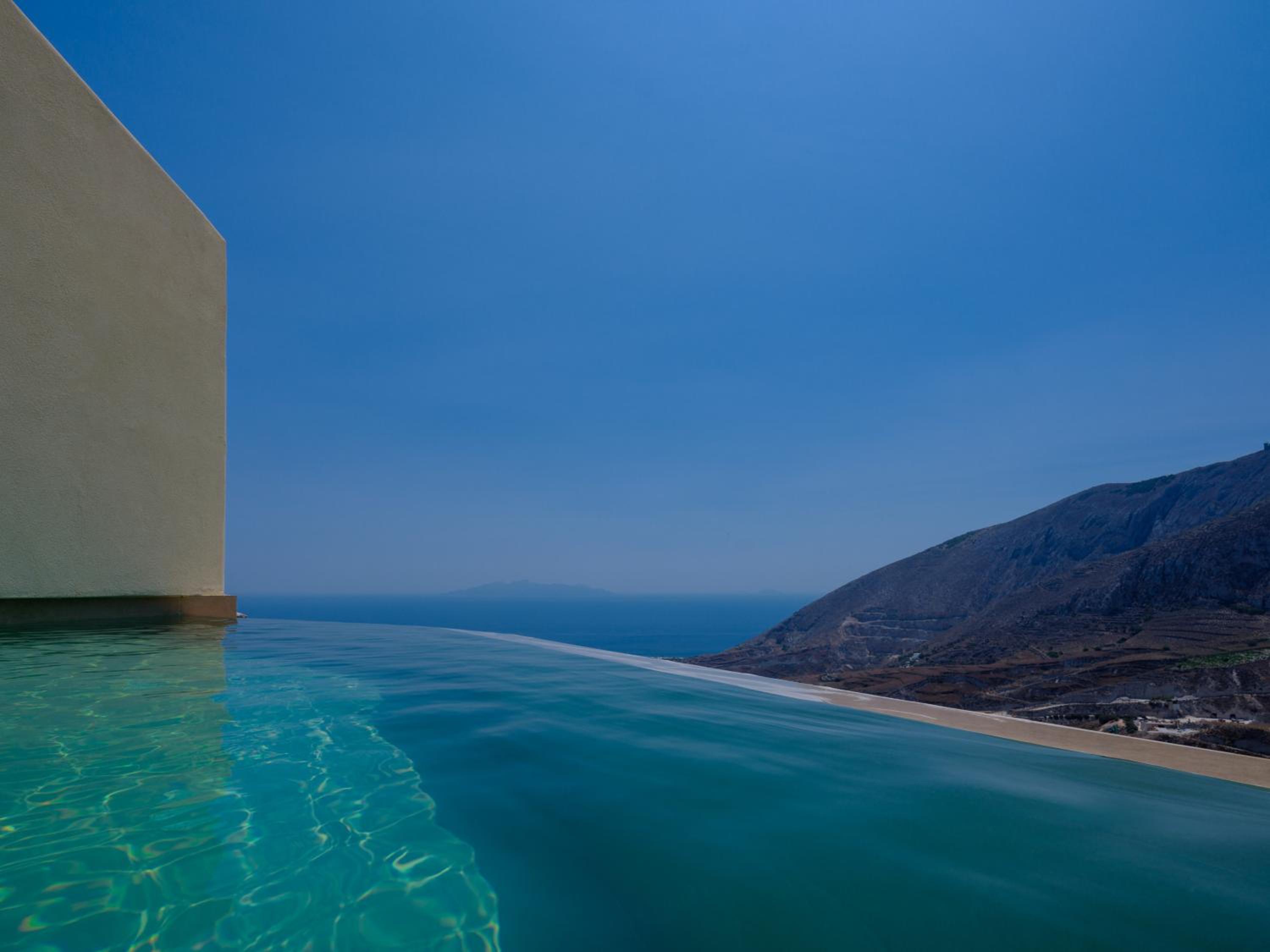  Superior Suite with Heated Pool and Sea View - Photo 11