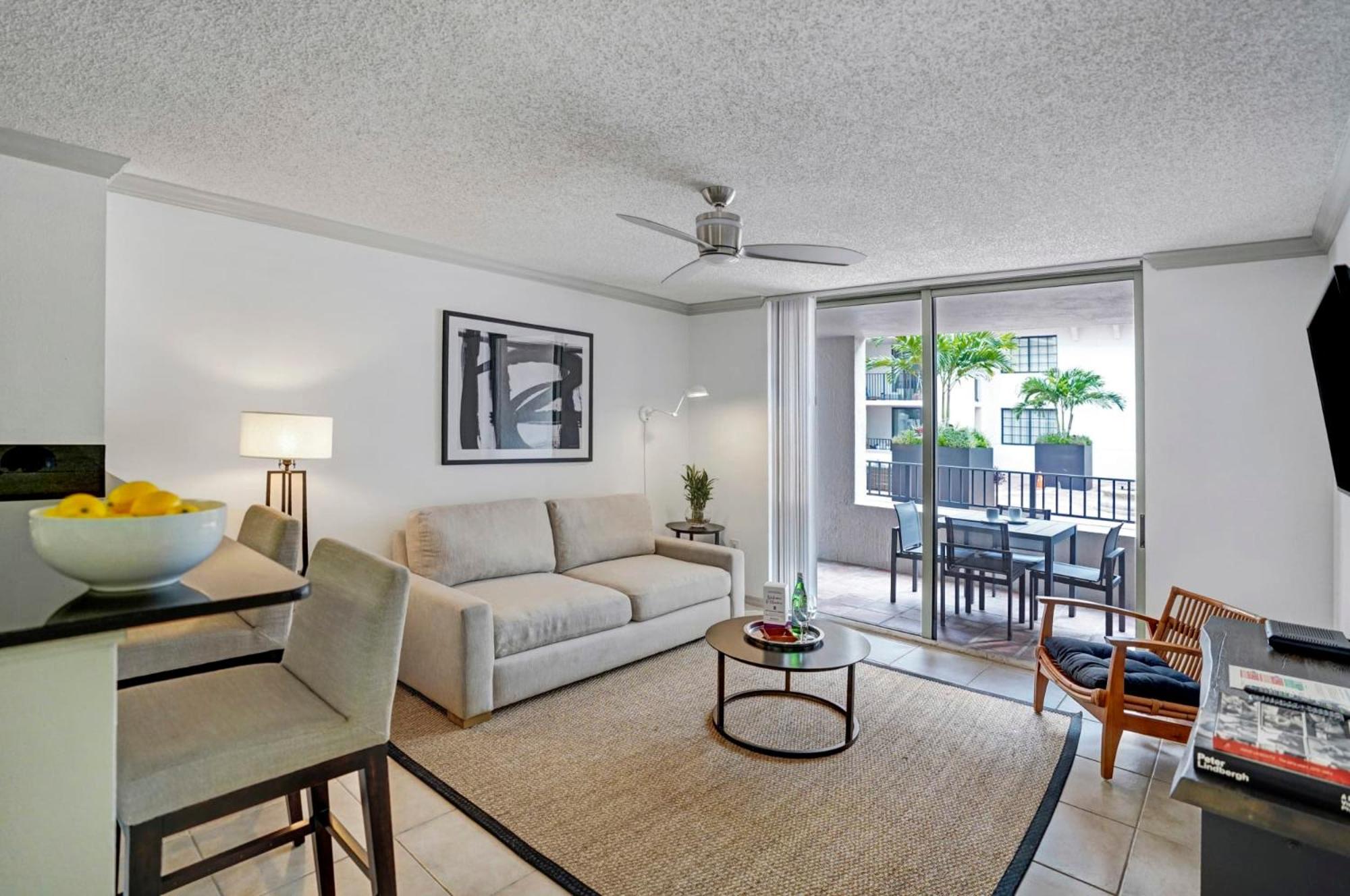 One-Bedroom Apartment photo 2