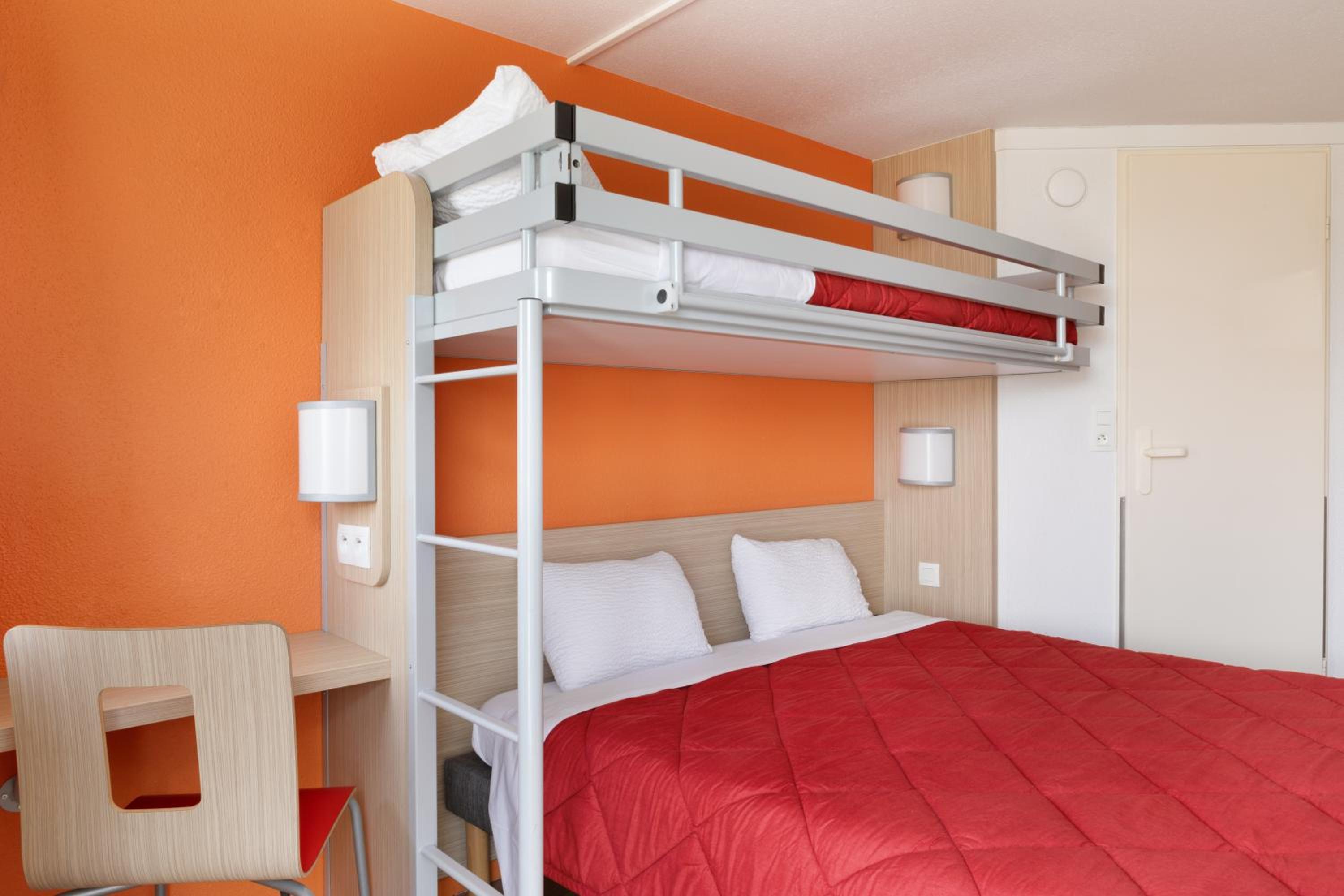 Triple Room (1 Double Bed + 1 Bunk Bed) - Photo 1