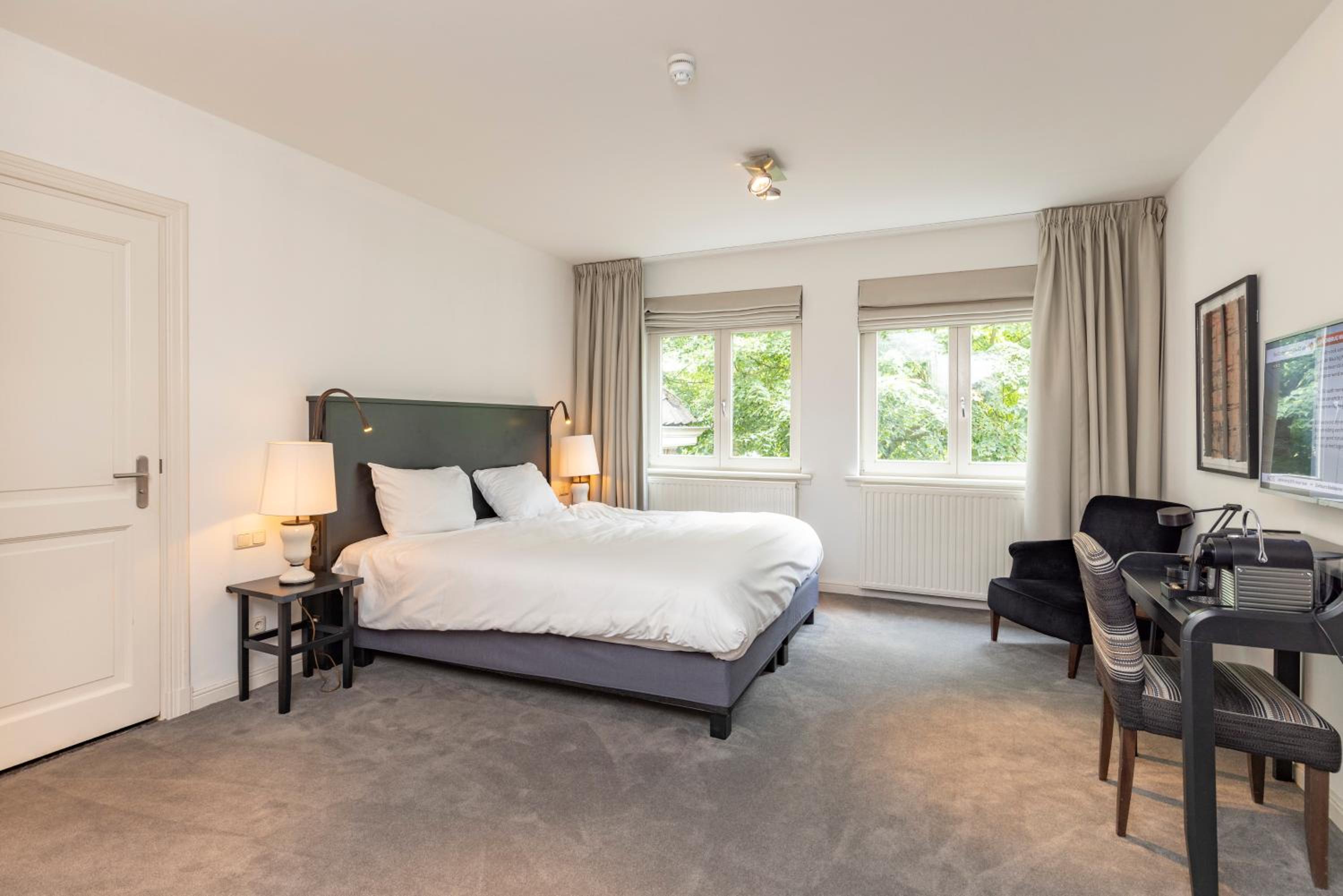 Deluxe Double Room with Balcony - Photo 5