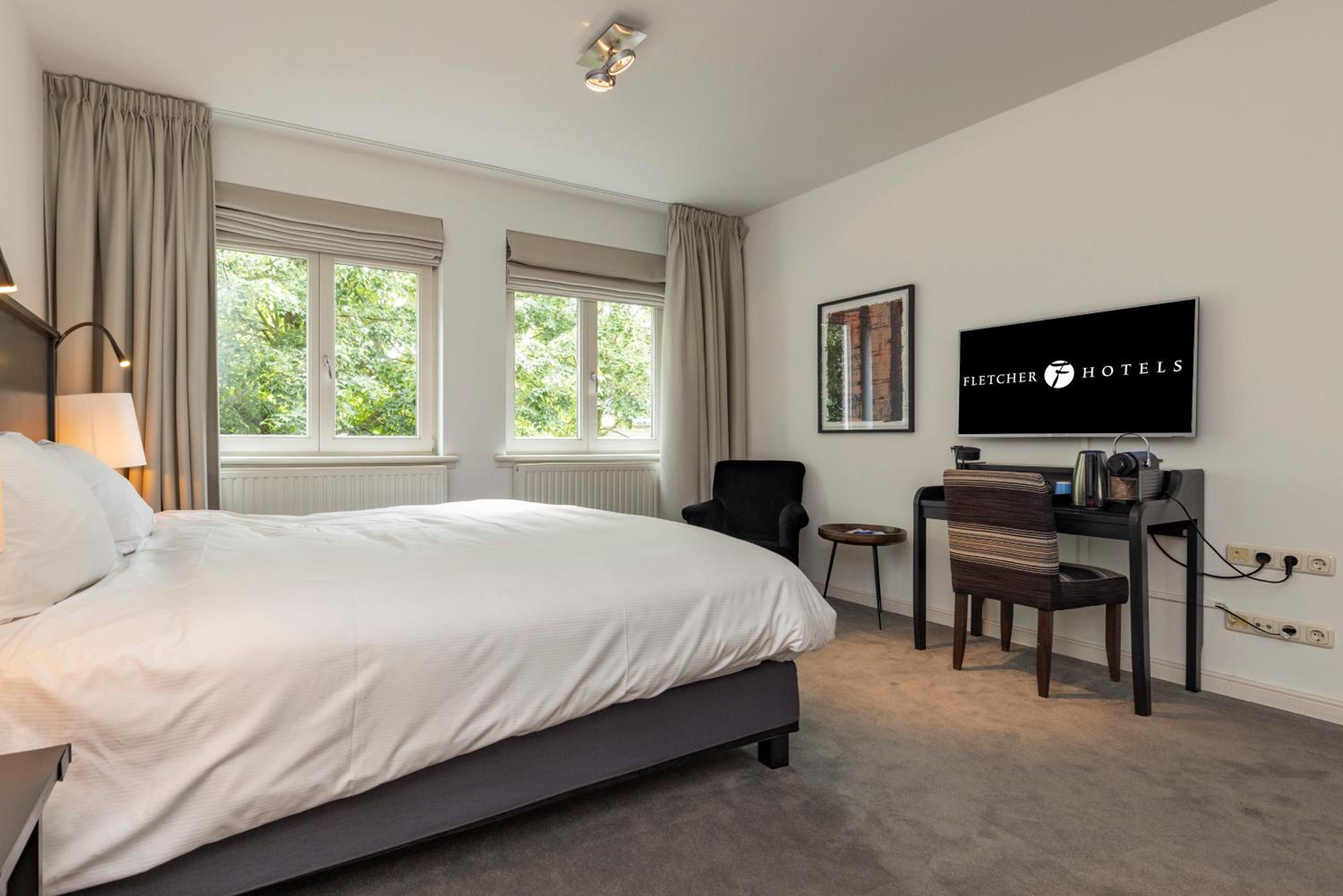 Deluxe Double Room with Balcony - Photo 3