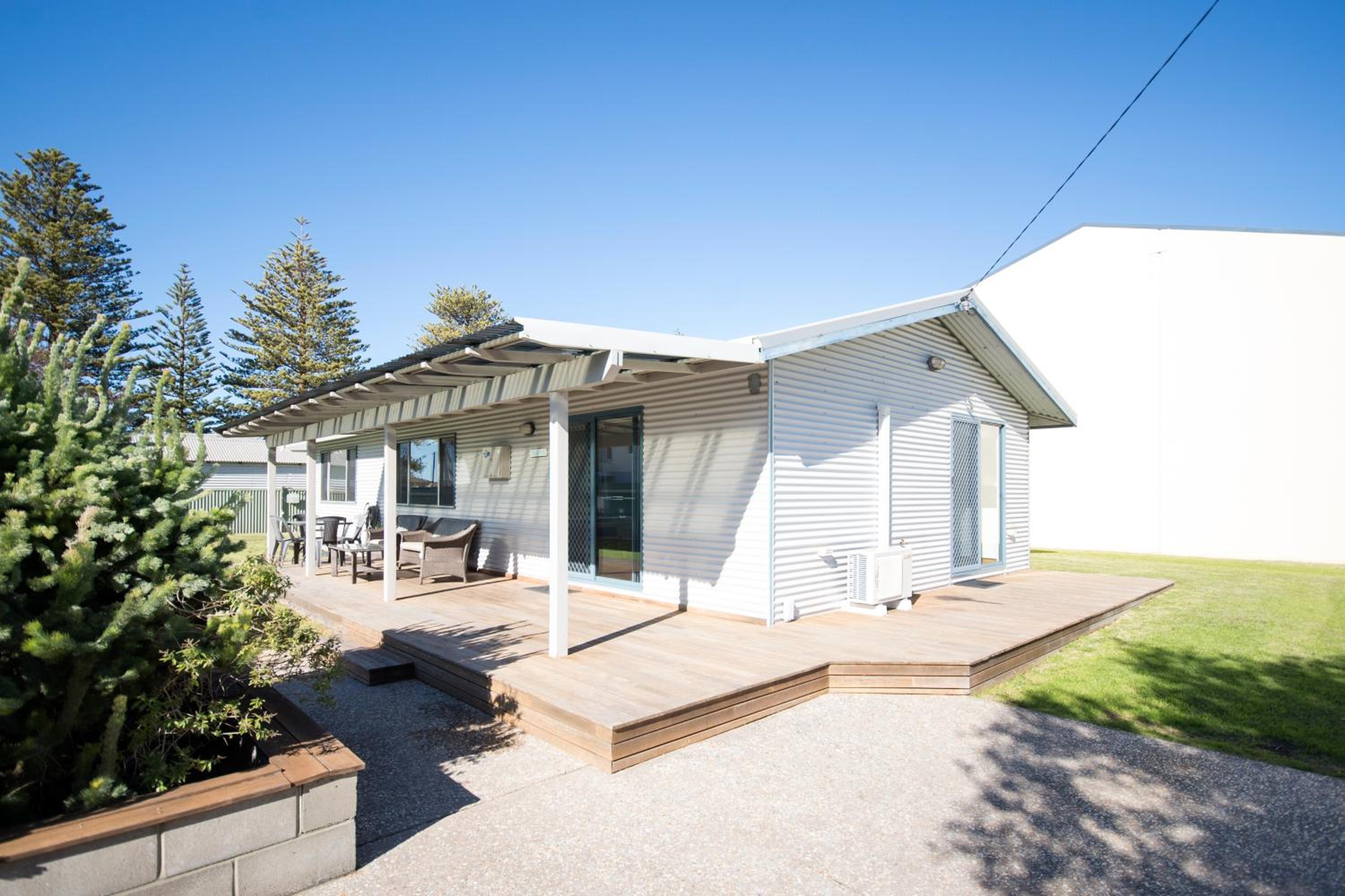 Three-Bedroom House photo 3
