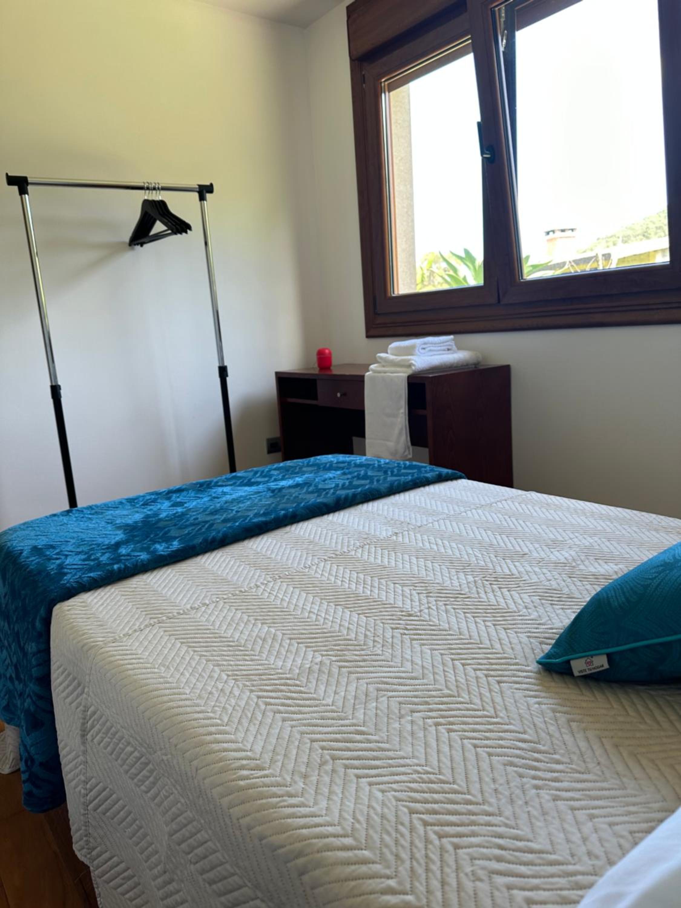 Habitación Individual con Baño y Aseo Compartidos