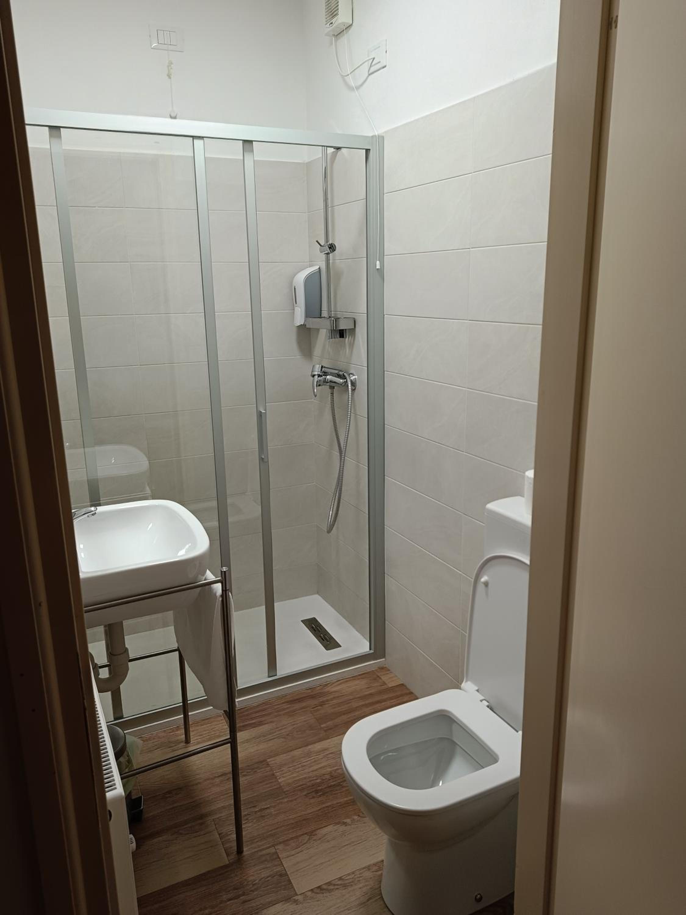Single Room with Private Bathroom photo 2