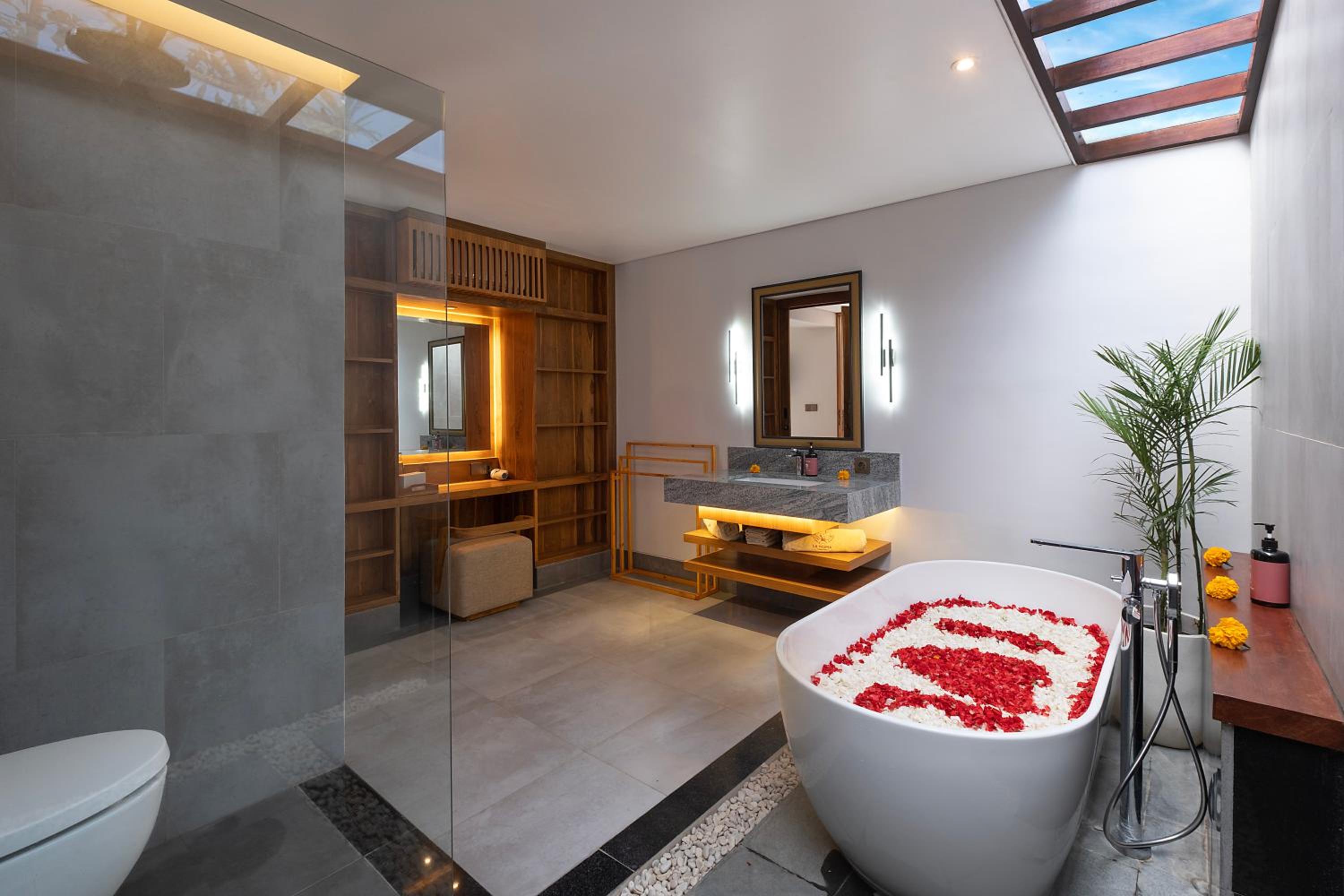 Grand One-Bedroom Pool Villa - Photo 6
