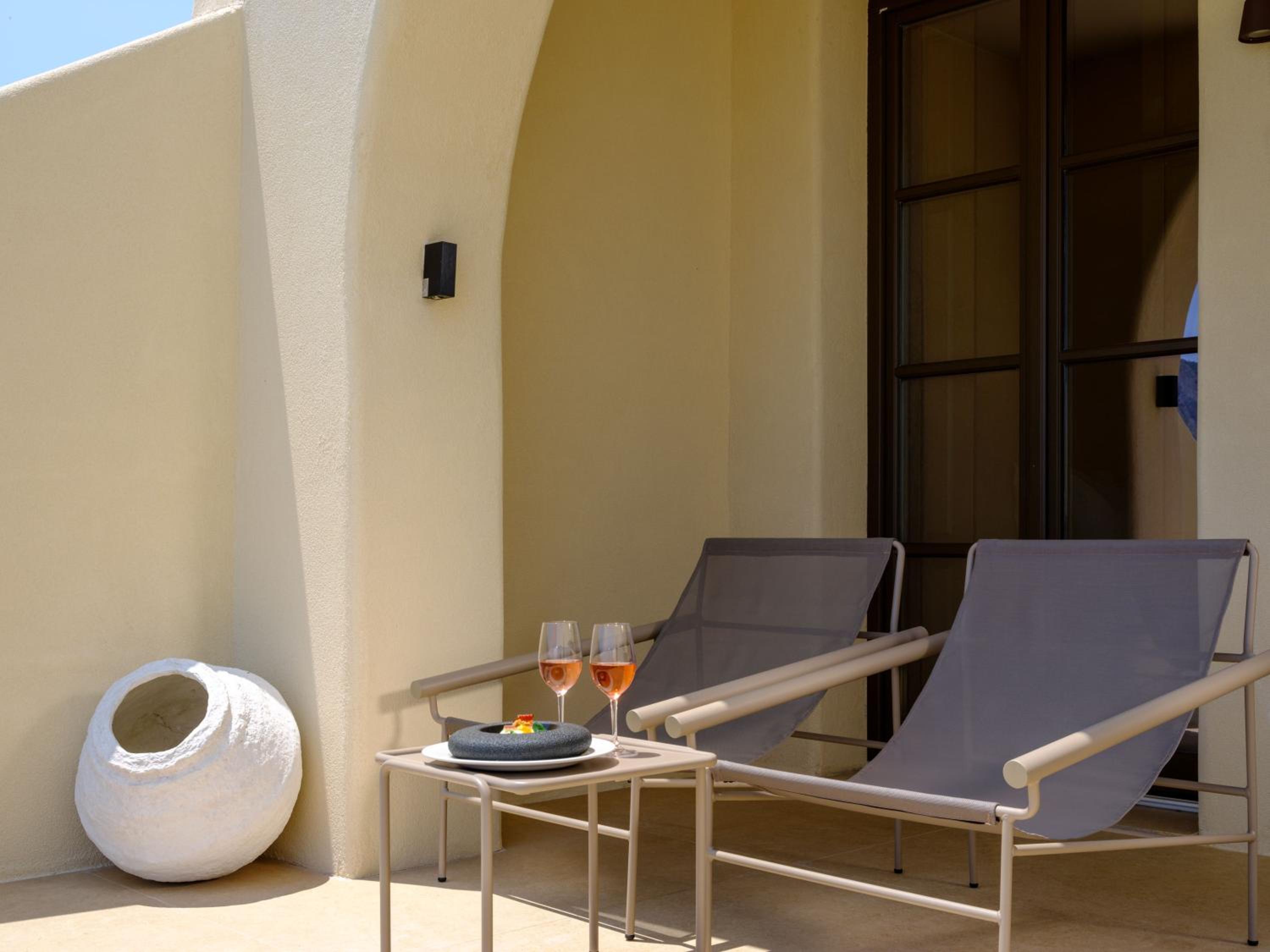 Superior Suite with Heated Pool and Sea View - Photo 2