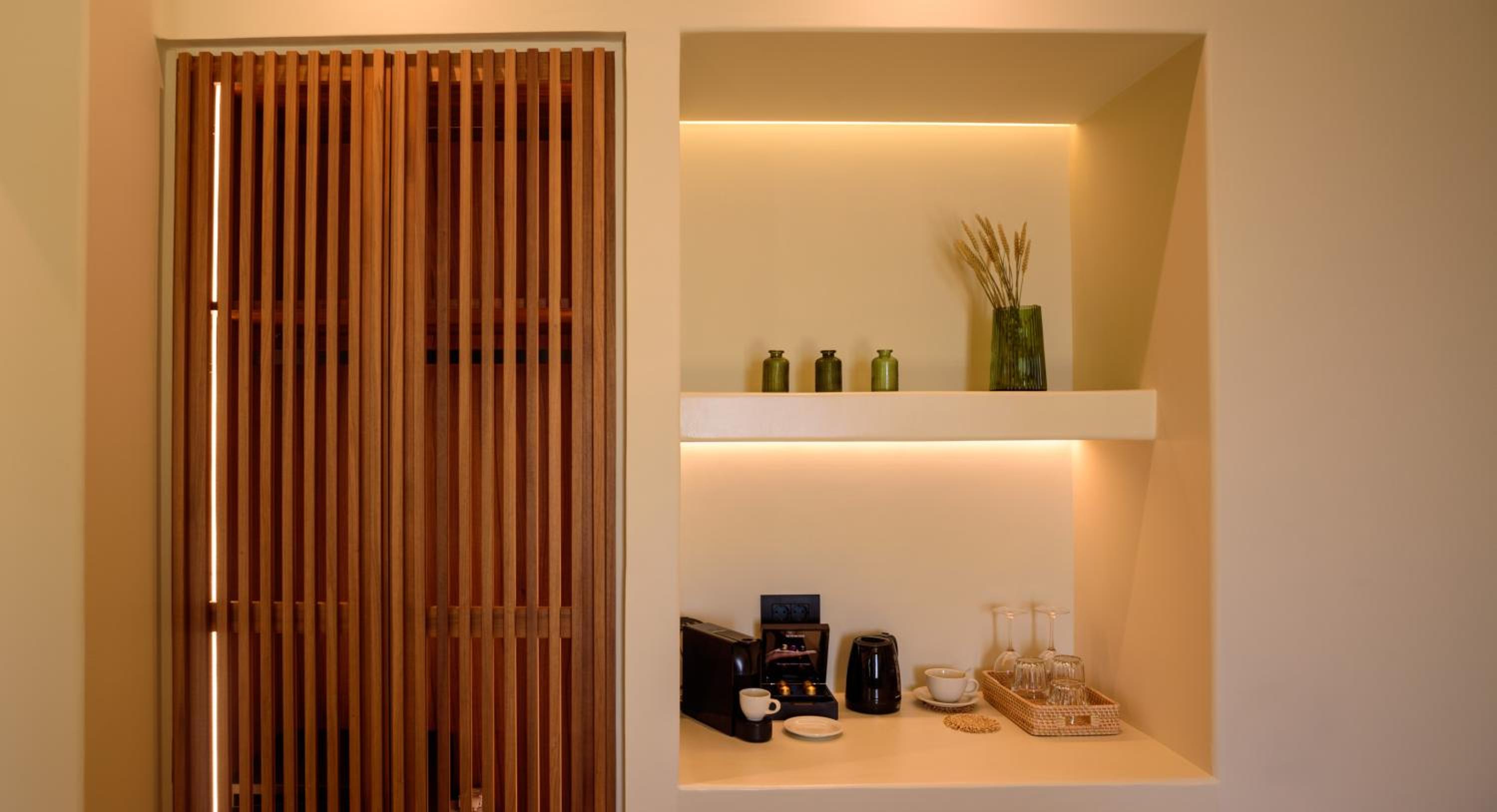  Superior Suite with Heated Pool and Sea View - Photo 20