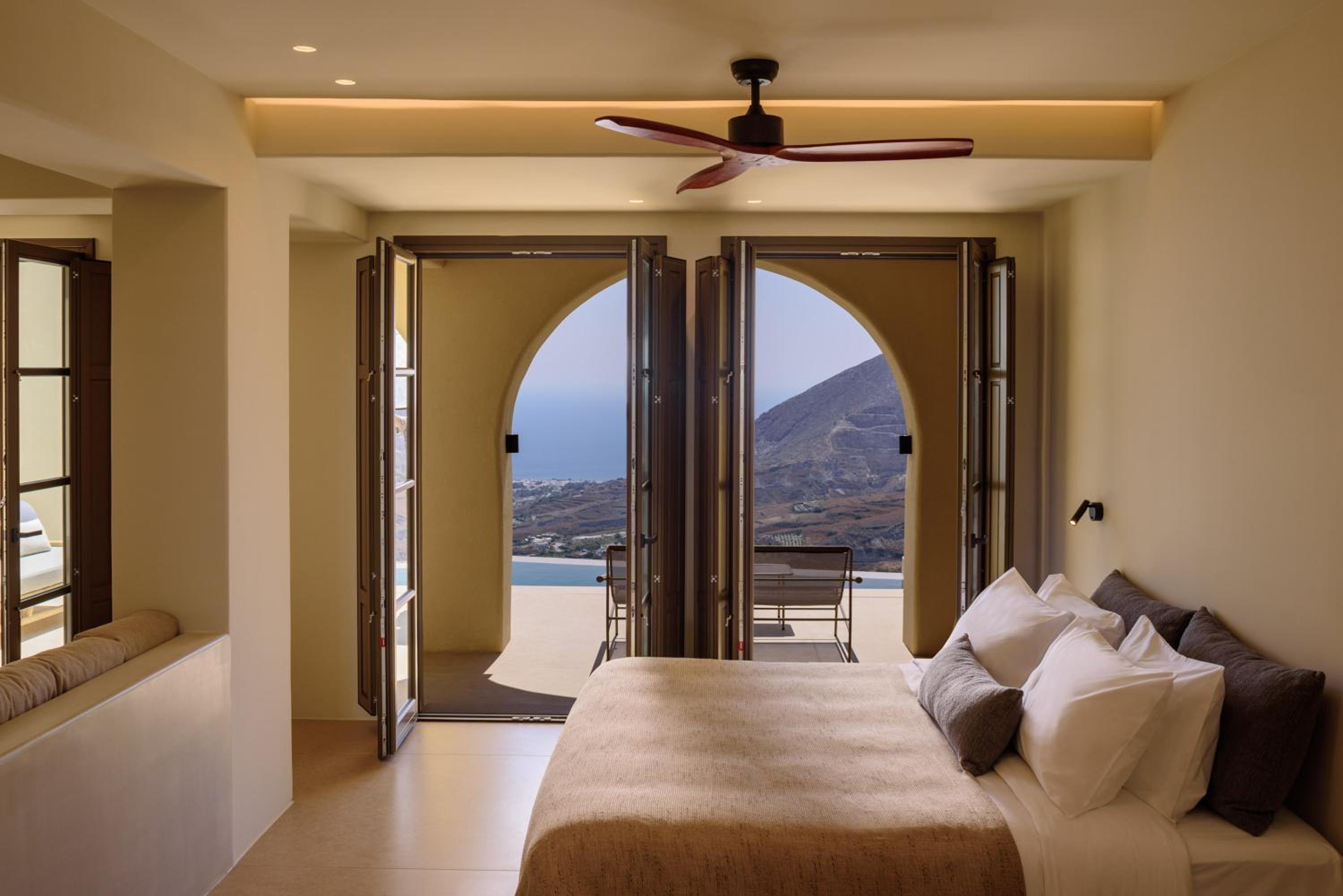  Superior Suite with Heated Pool and Sea View - Photo 3