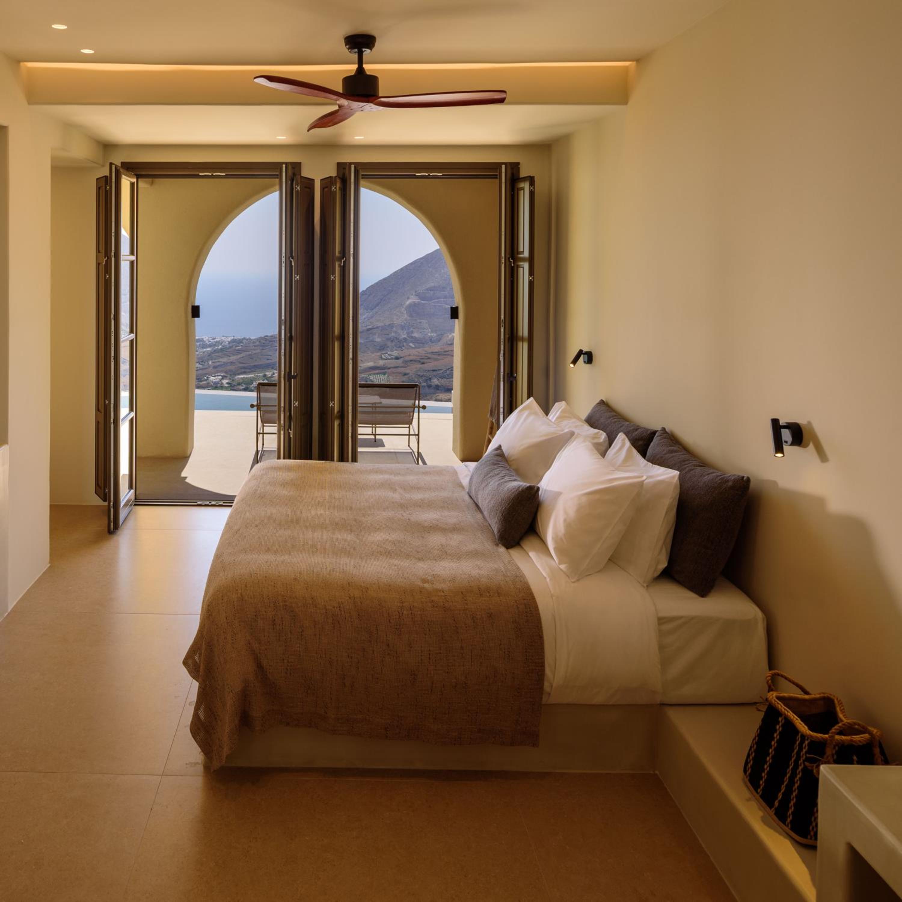  Superior Suite with Heated Pool and Sea View - Photo 15