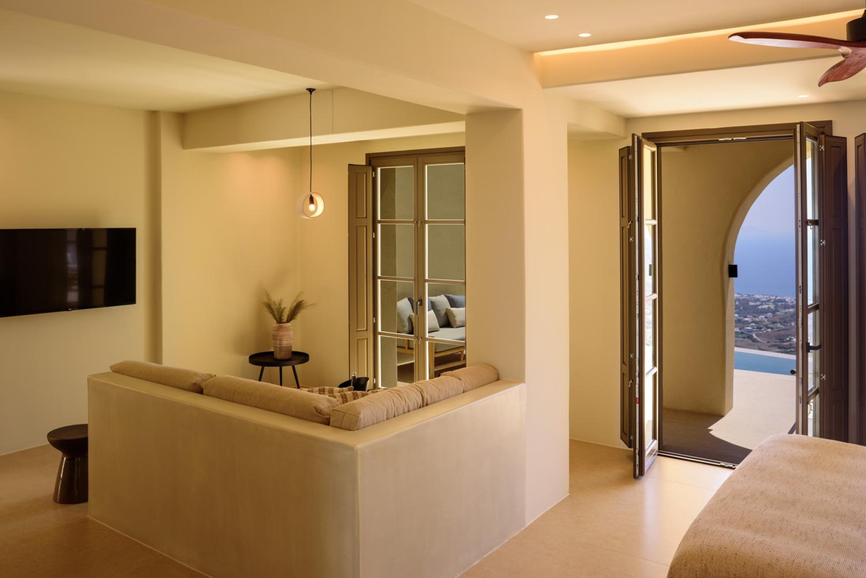  Superior Suite with Heated Pool and Sea View - Photo 12