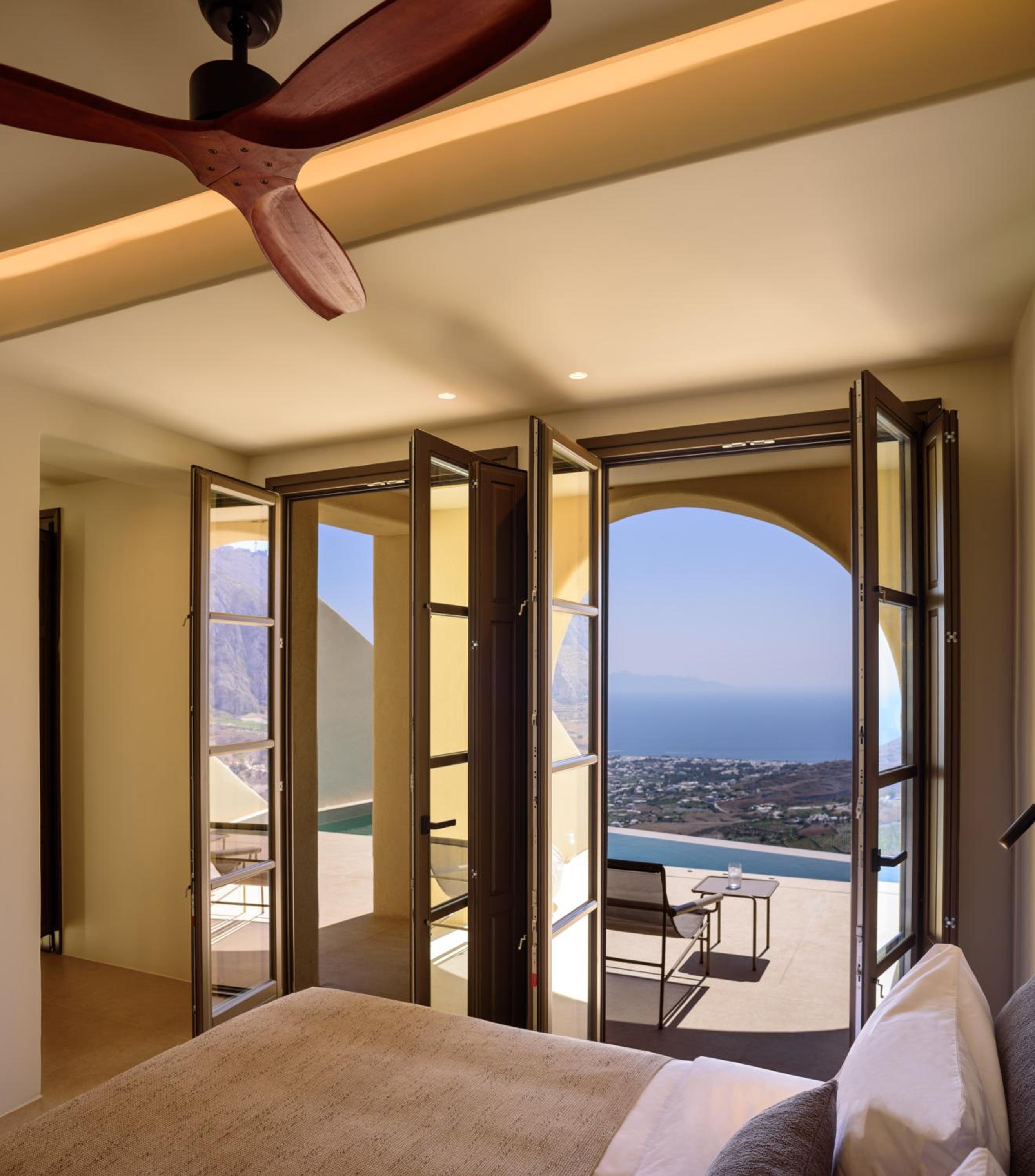 Superior Suite with Heated Pool and Sea View - Photo 8