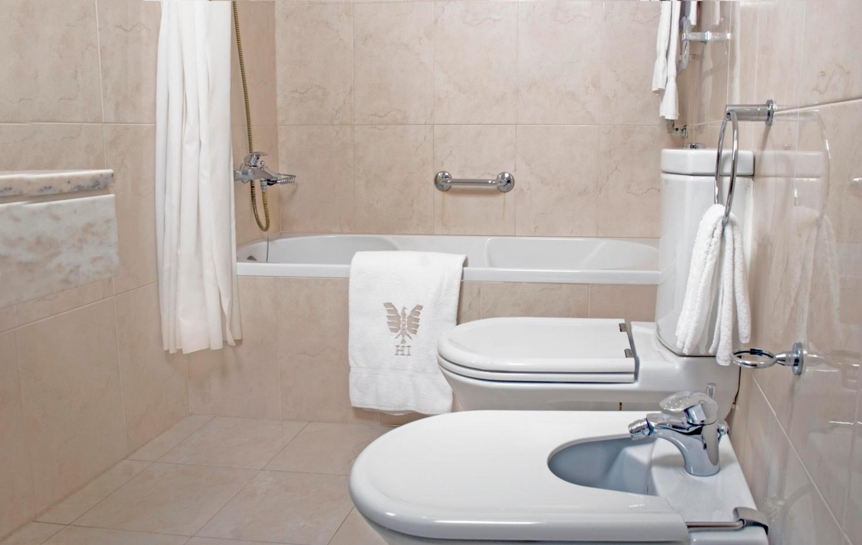 Standard Triple Room - Photo 4