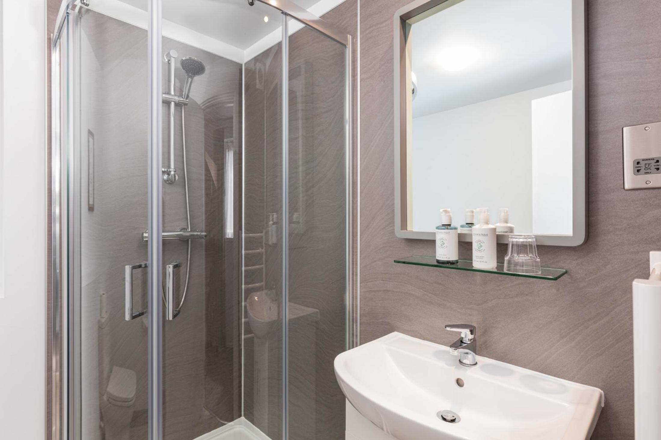 Double Room - Photo 10