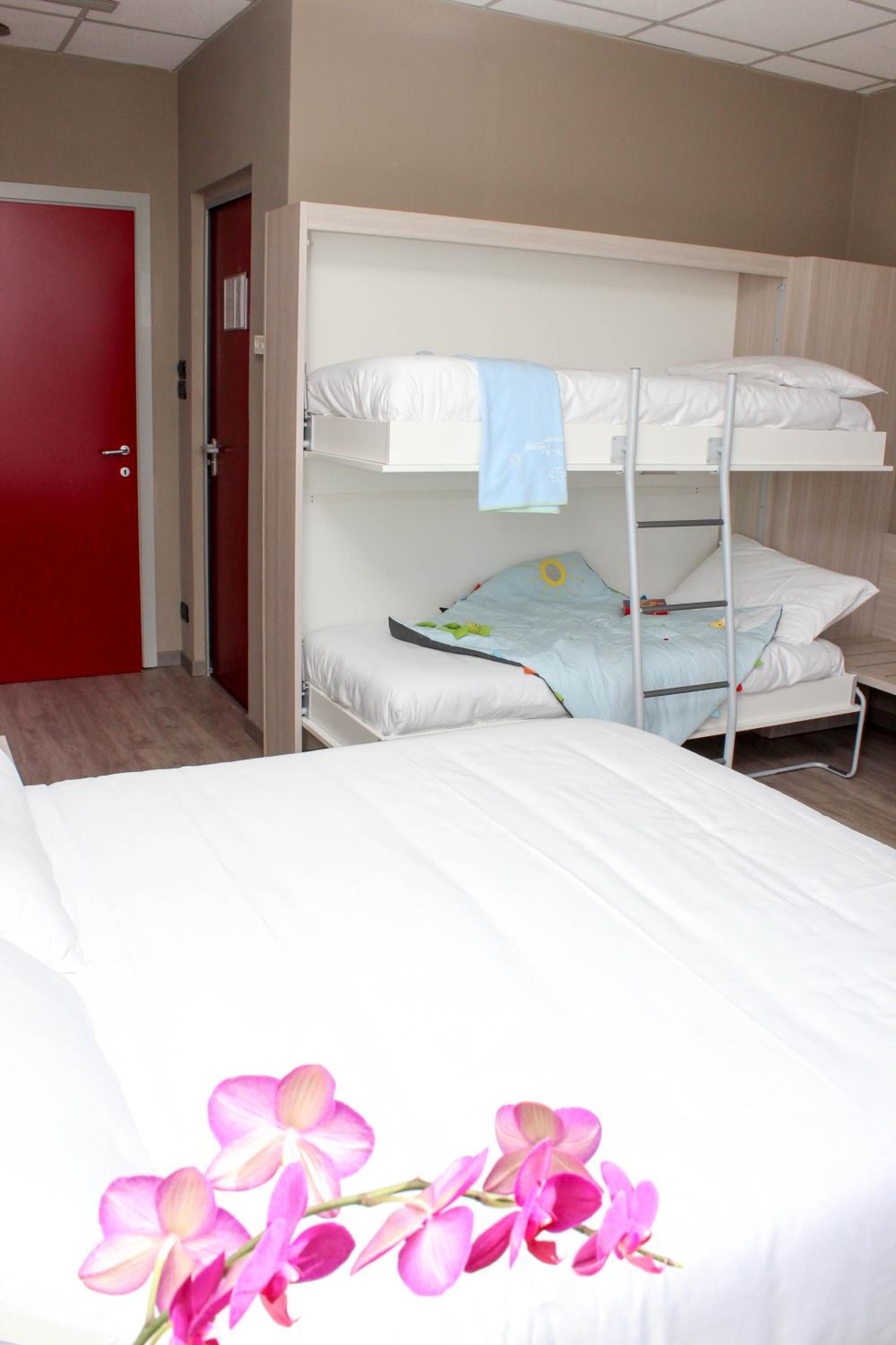Quadruple Room - Photo 1