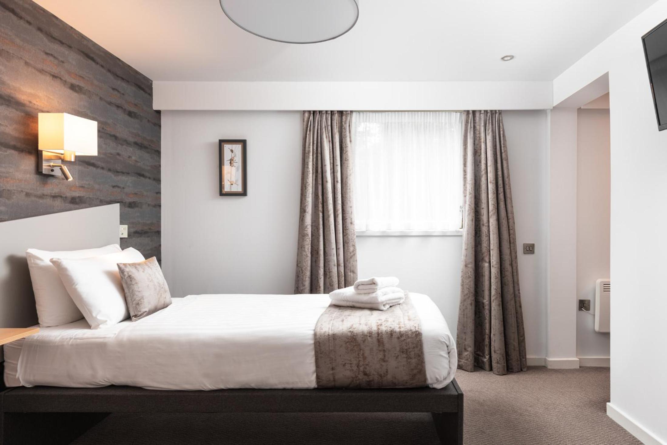 Twin Room - Disability Access - Photo 2