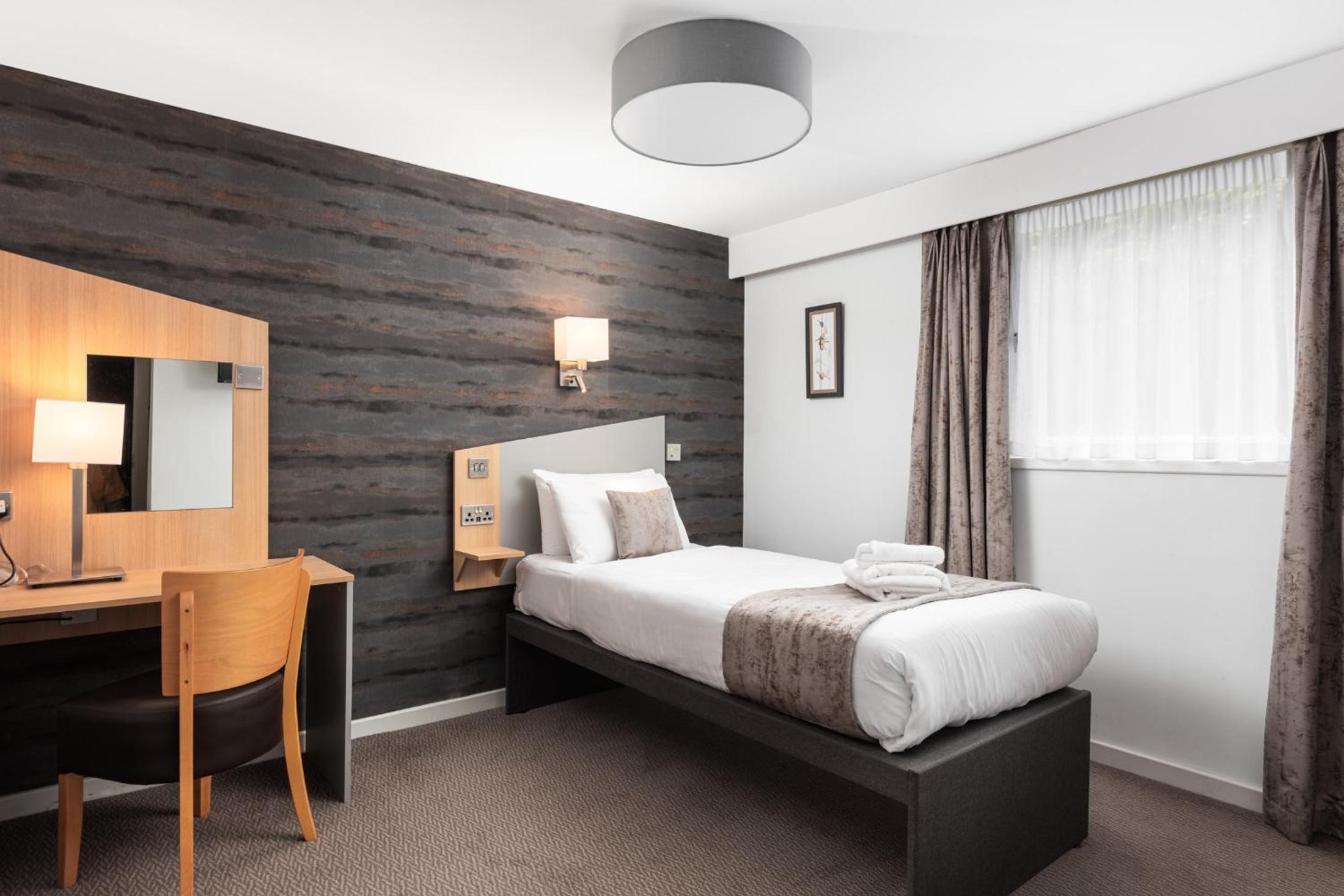 Twin Room - Disability Access - Photo 1