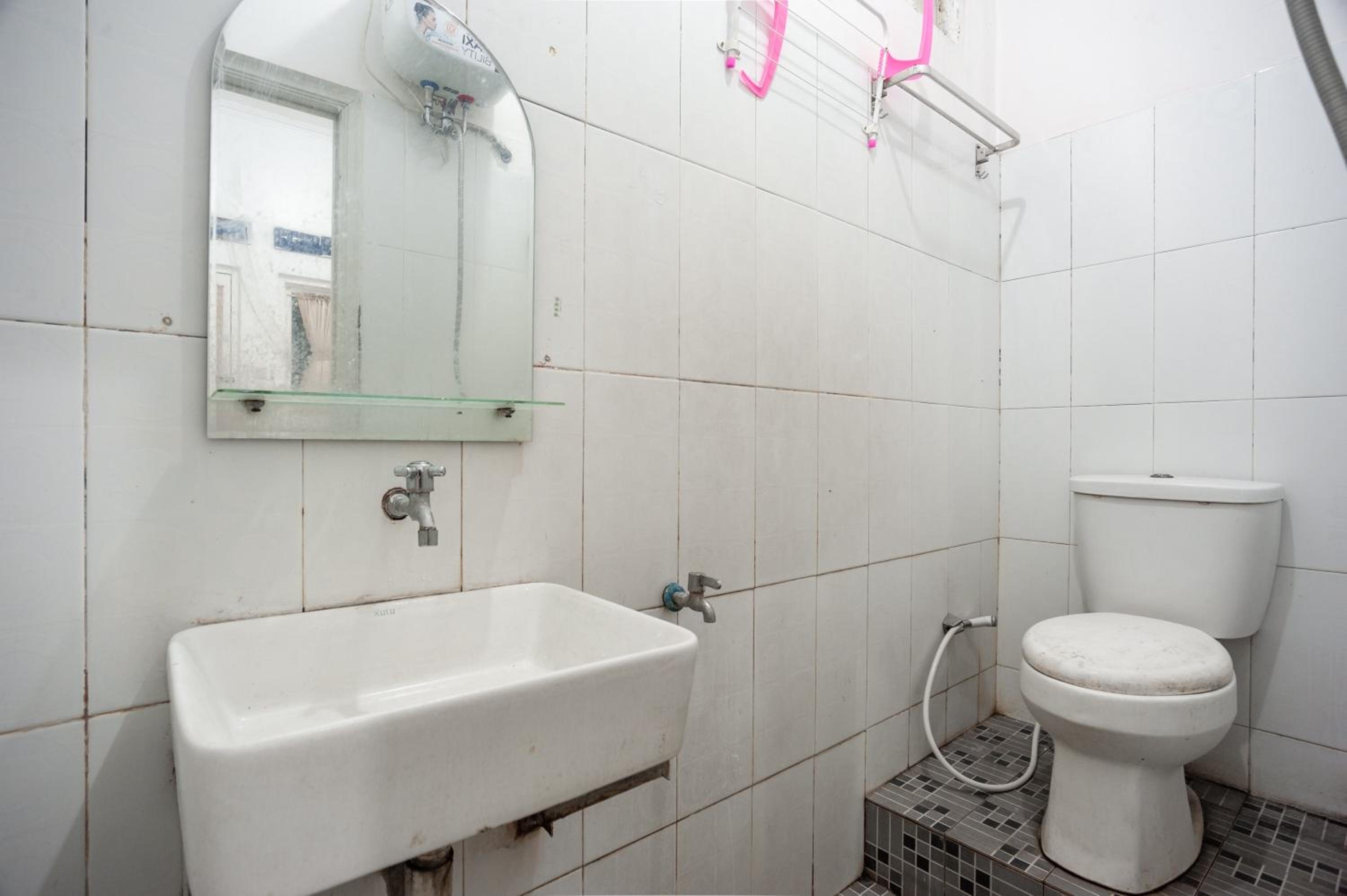 Standard Double Room - Photo 8