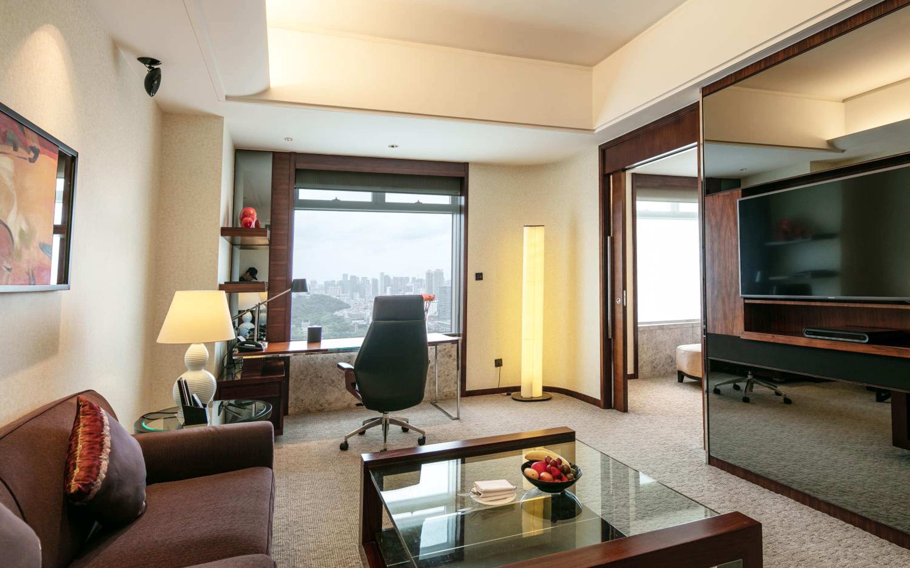 One-Bedroom Suite with Dining Area - Photo 1