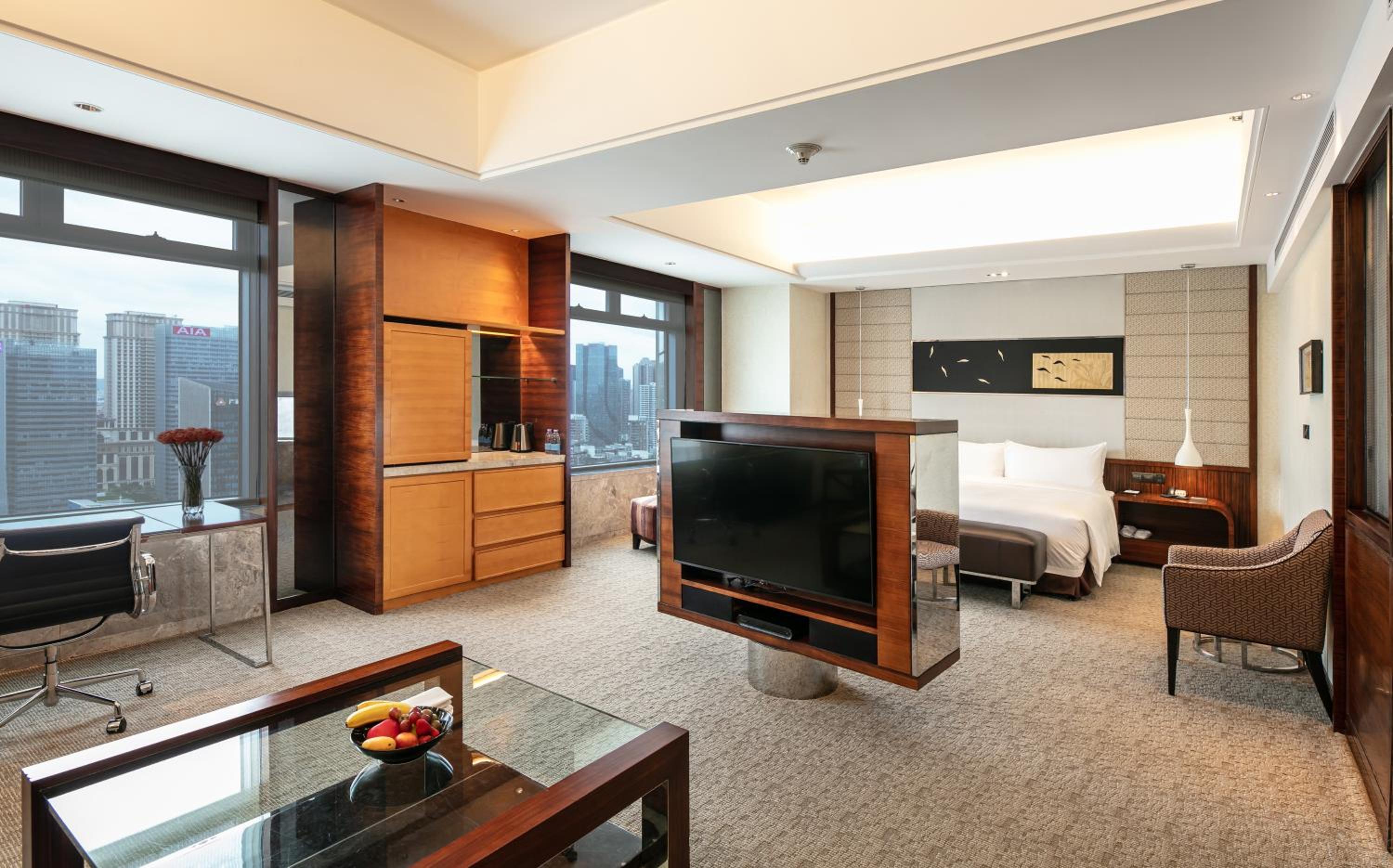 Junior King Suite - Photo 1