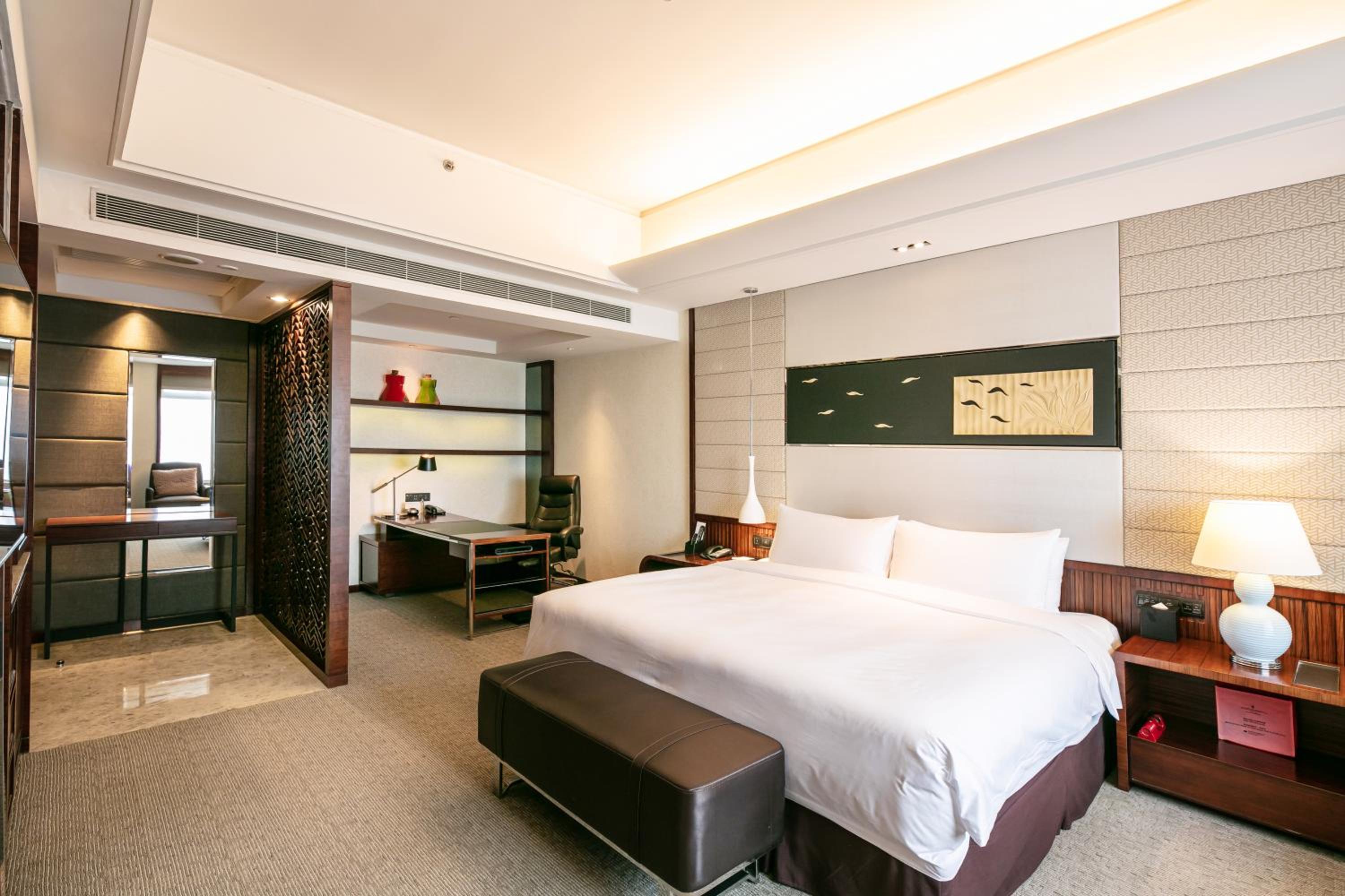 Junior King Suite - Photo 6