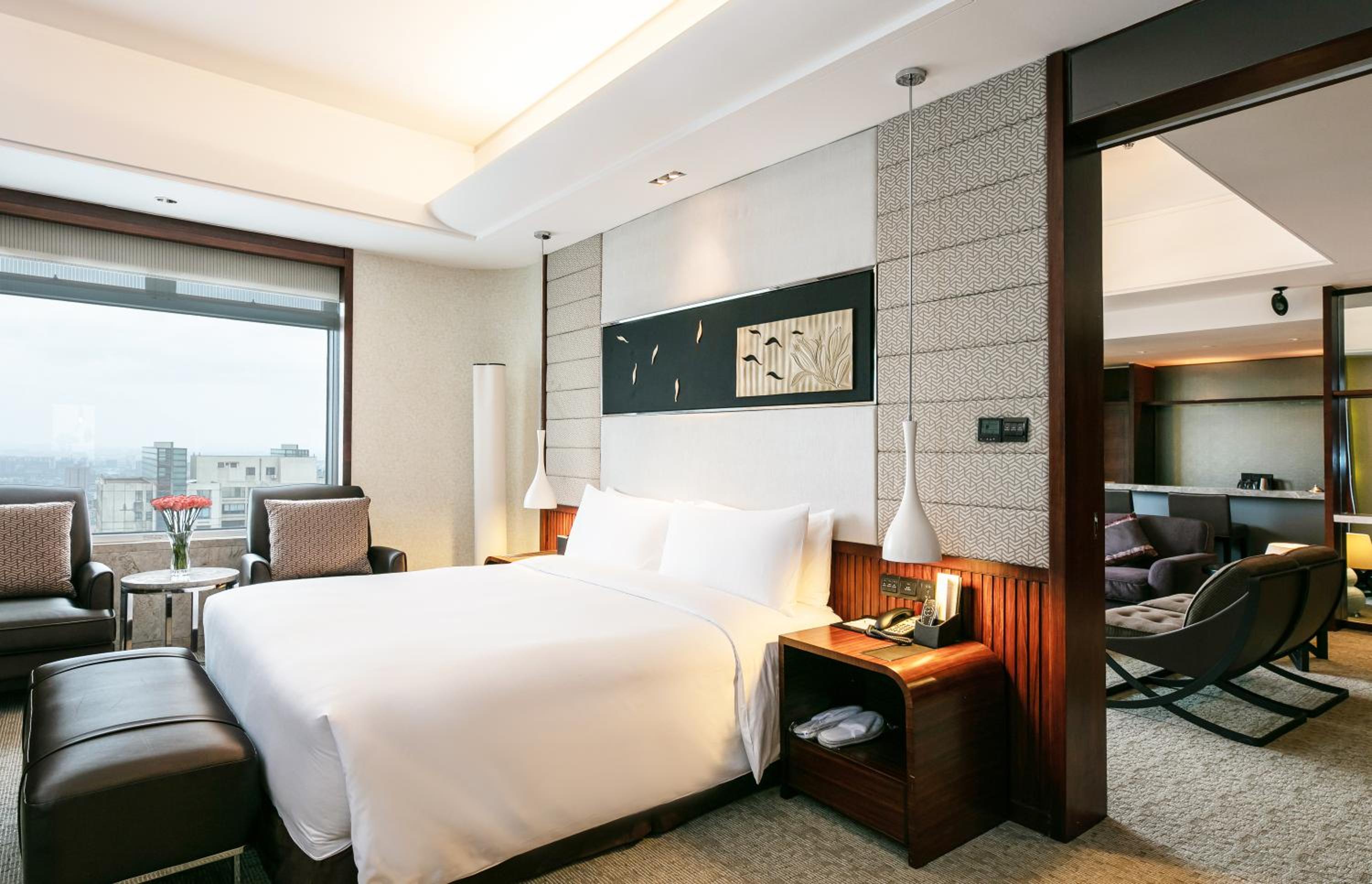 One-Bedroom King Suite with Lake View - Photo 1