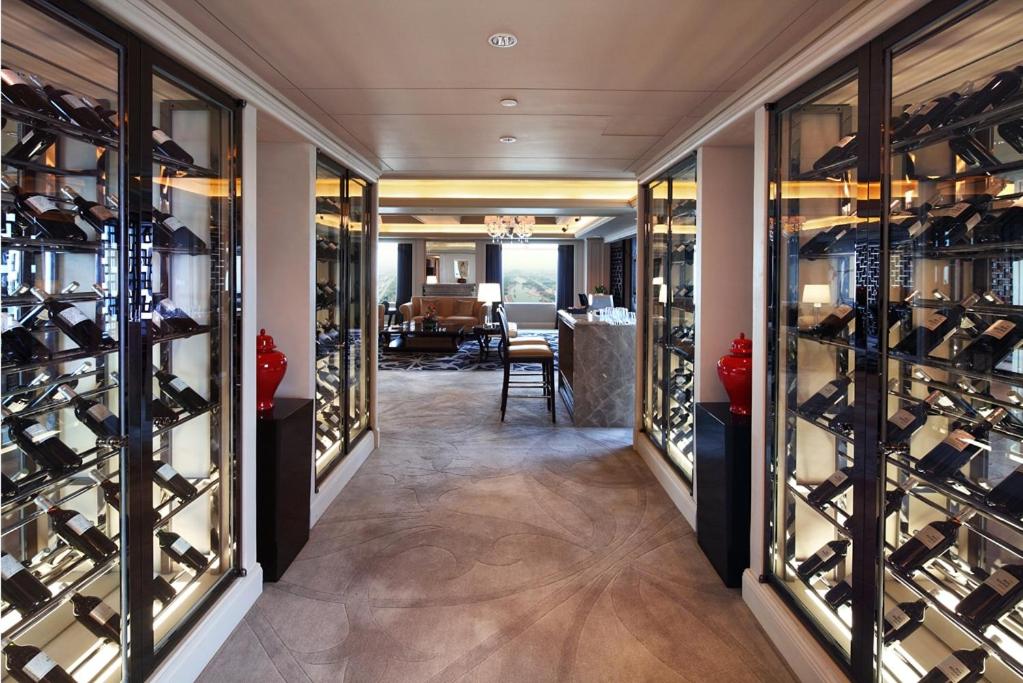 Ambassador Suite photo 2