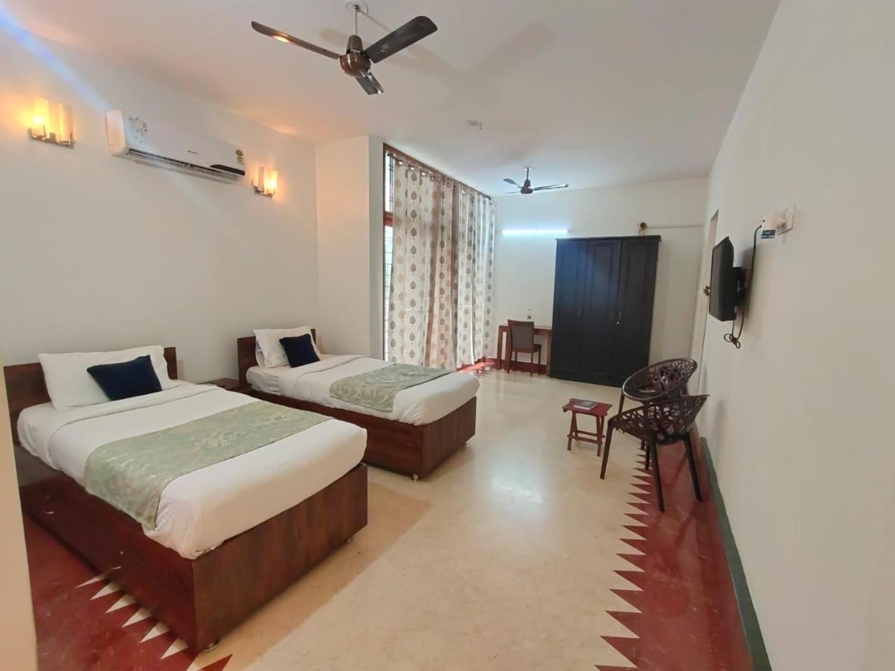 Superior Twin Room - Photo 1