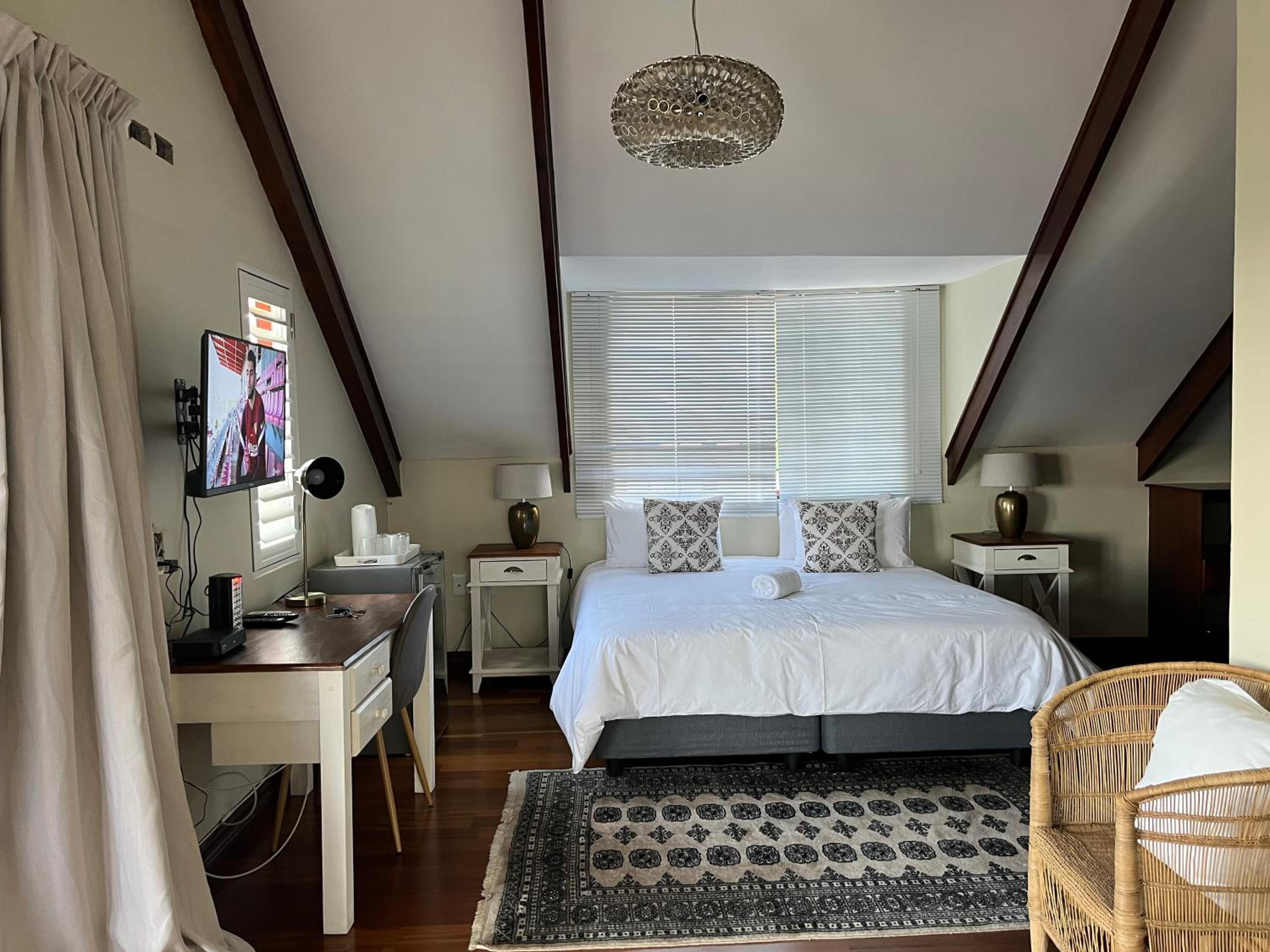 Deluxe Double or Twin Room with Balcony - Photo 1