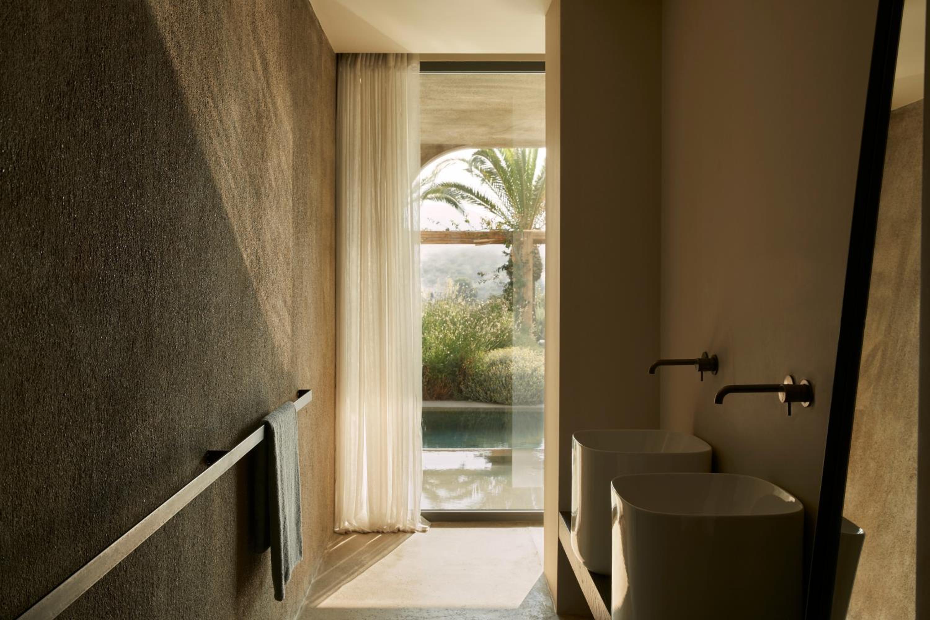 Waterfall Suite with Private Pool thumbnail 5