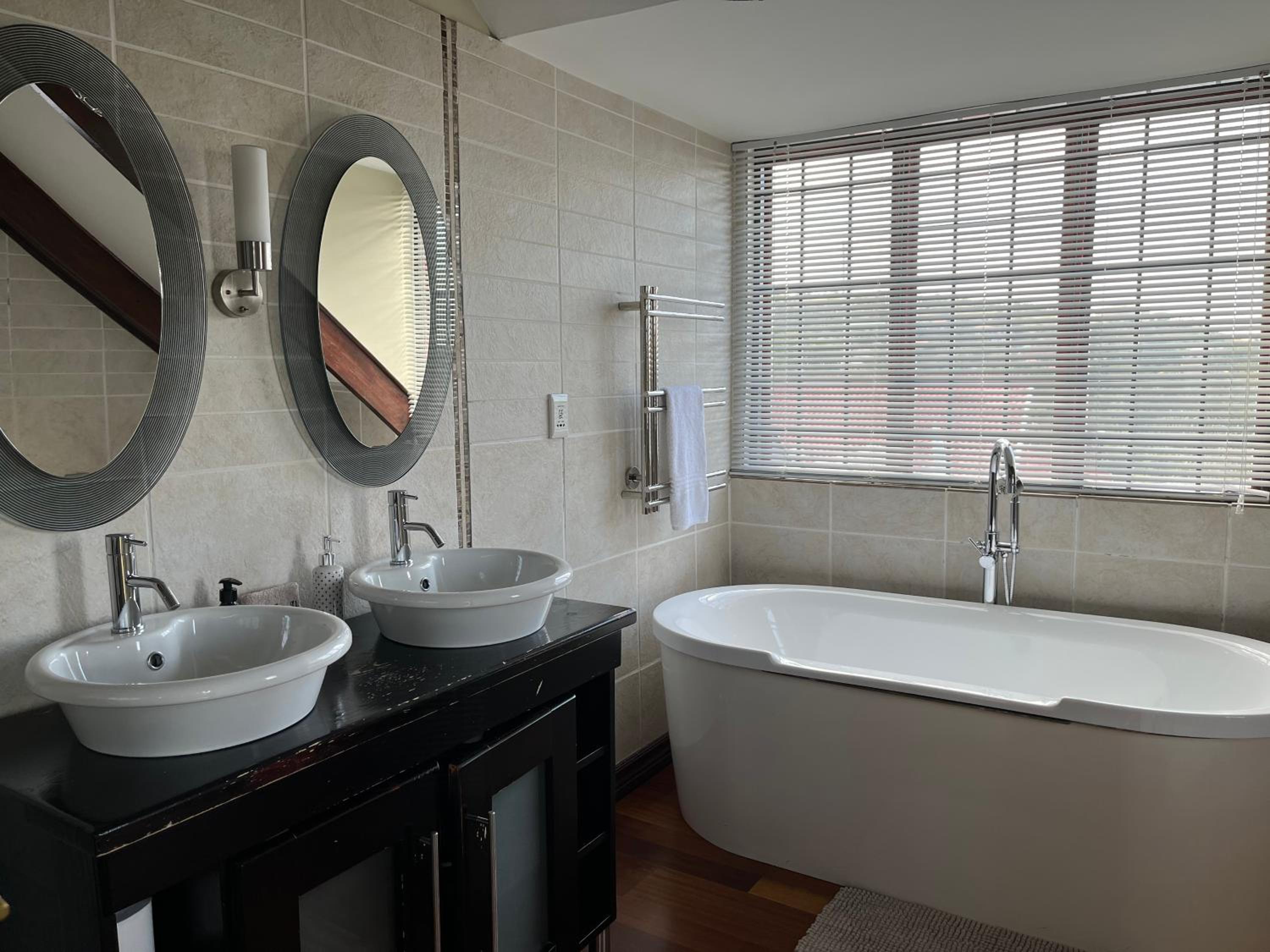 Deluxe Double or Twin Room with Balcony - Photo 3