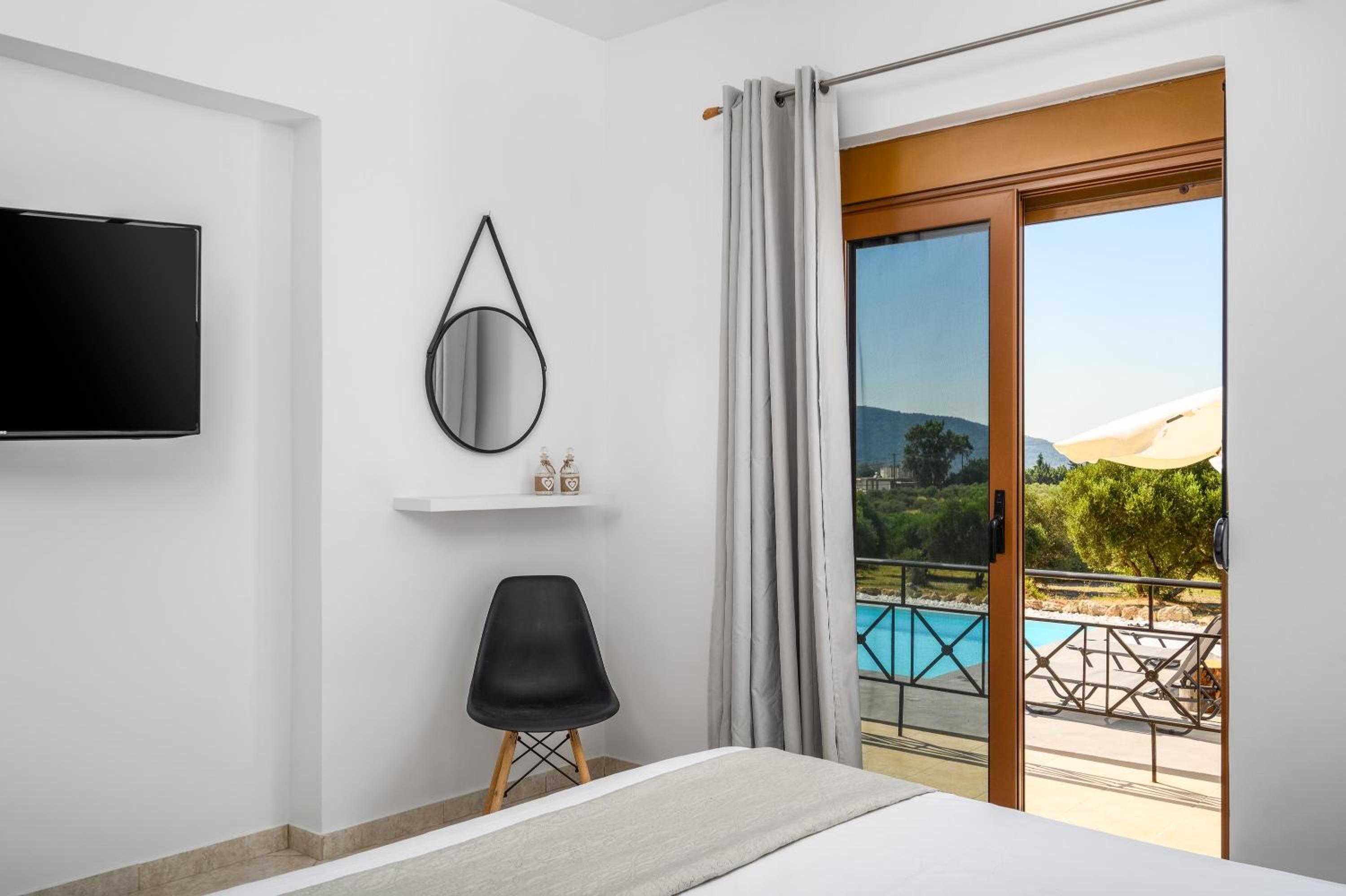 Three-Bedroom Villa photo 1
