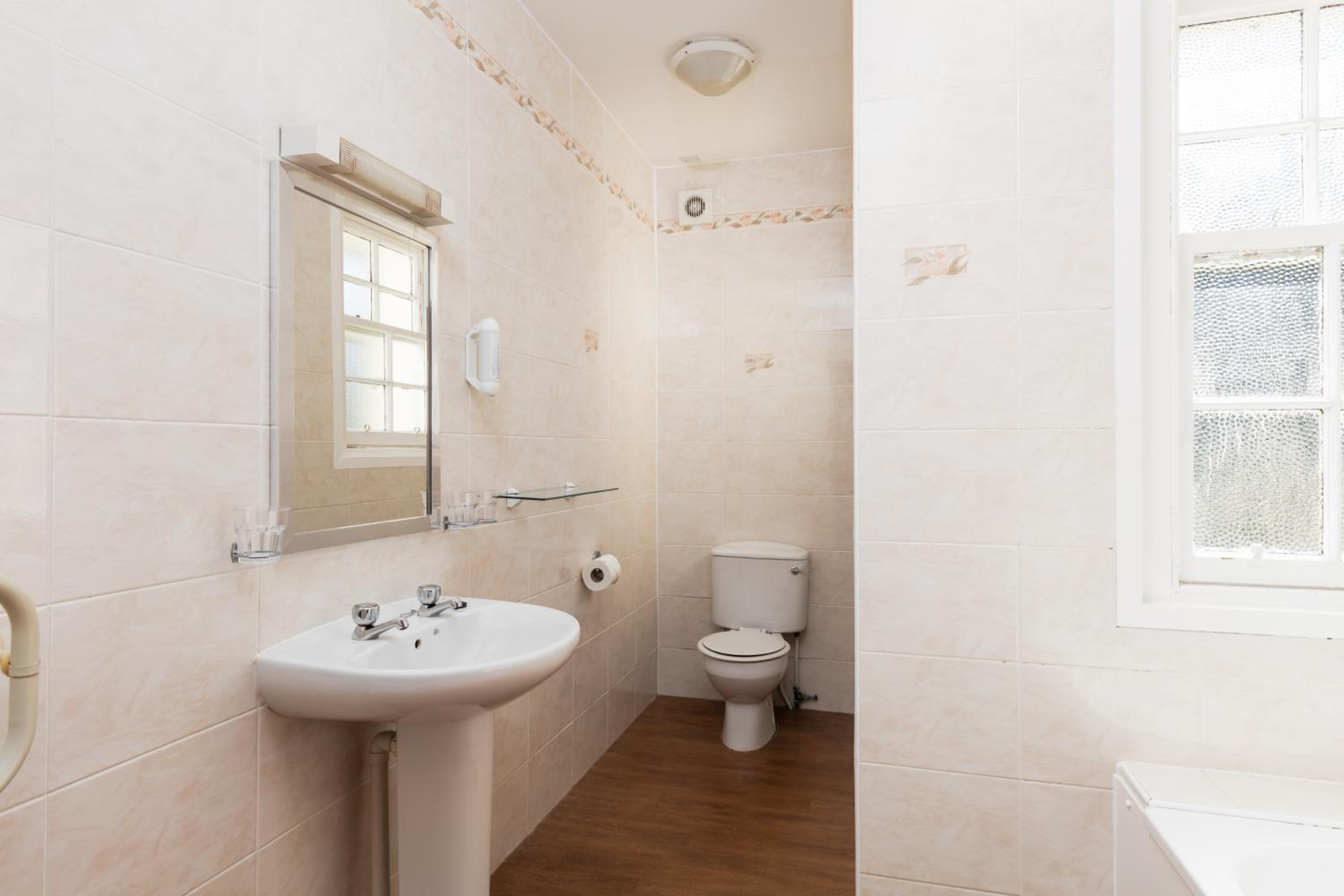 Twin Room - Photo 14