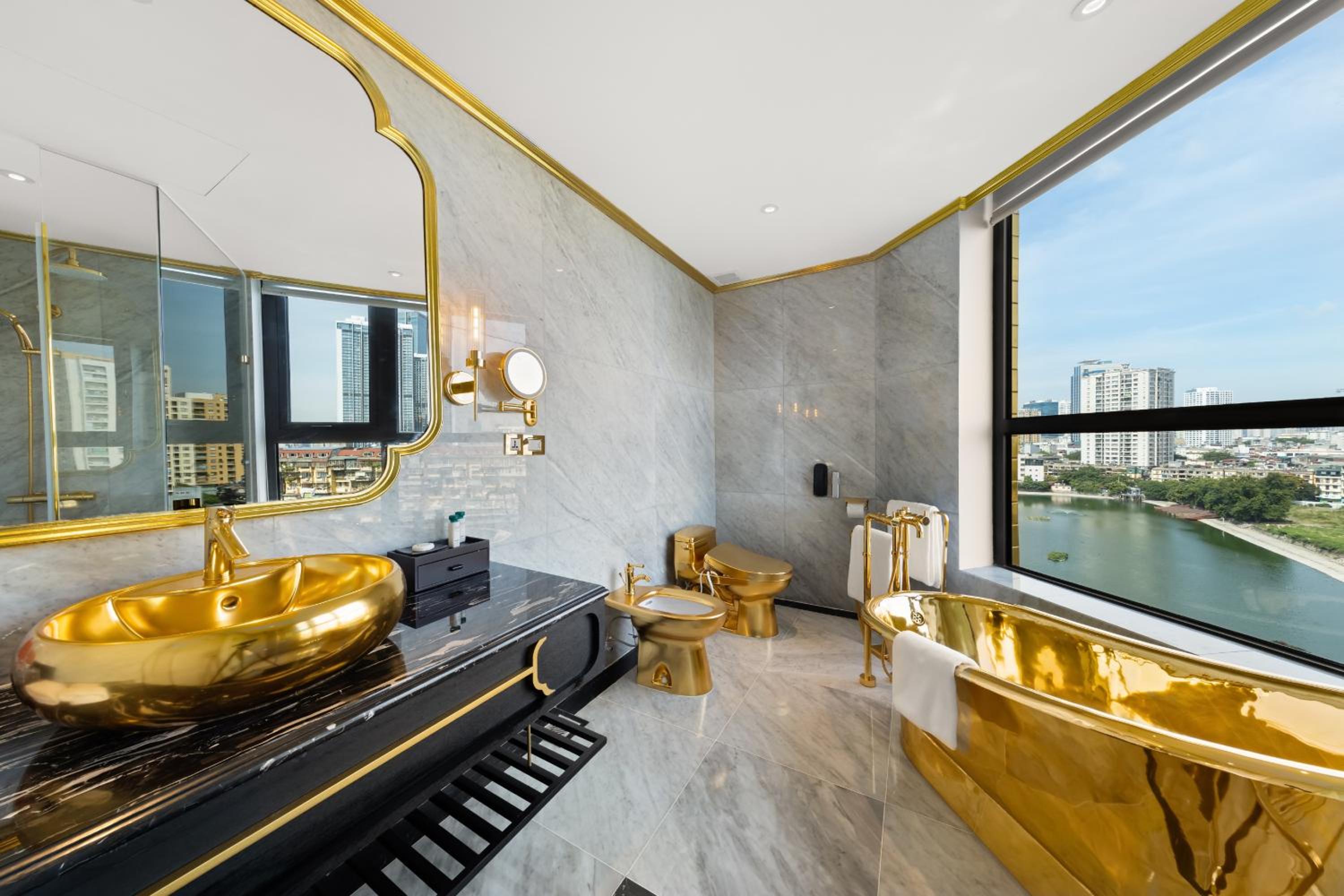 Executive Suite - Photo 18