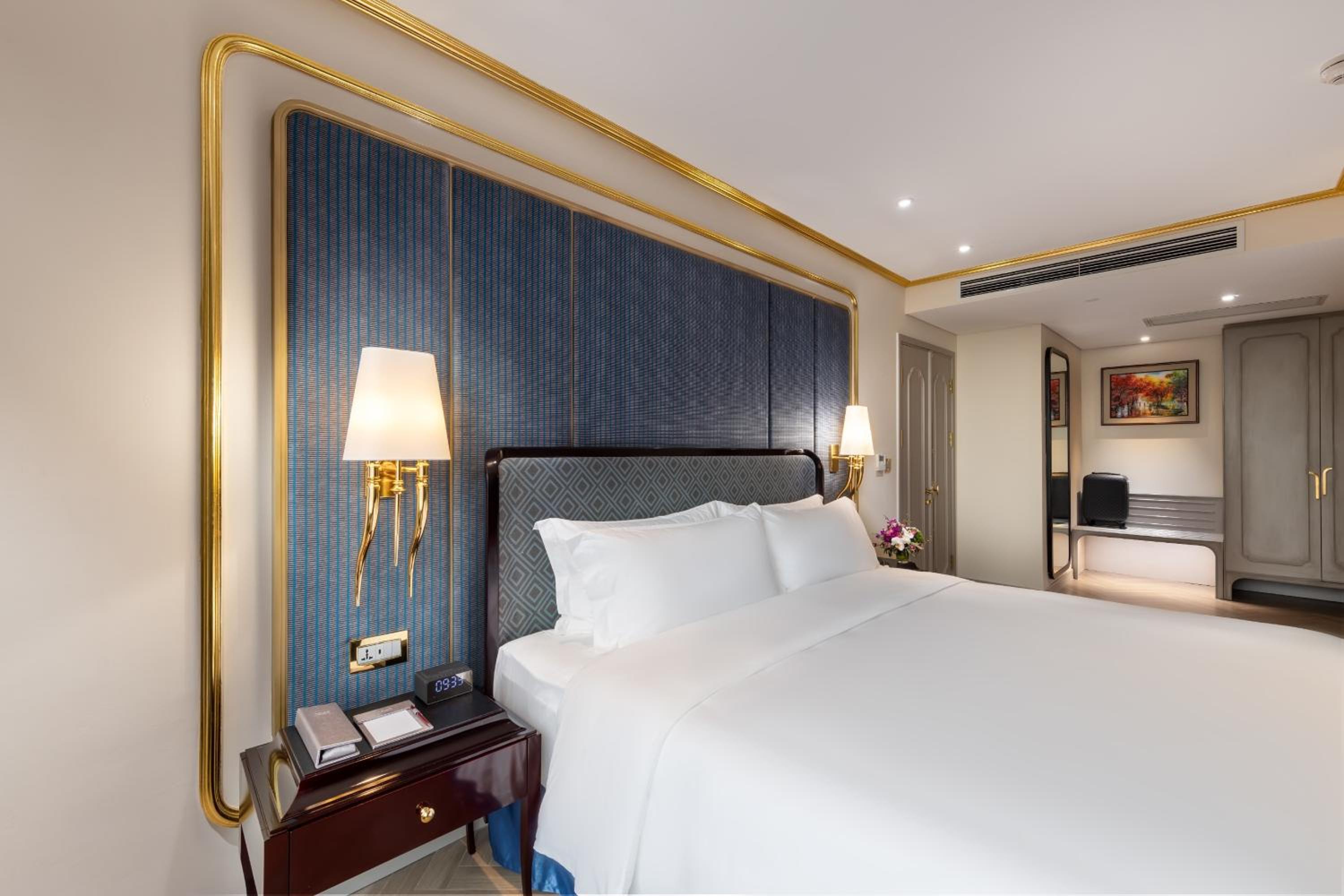 Golden Suite - Photo 1