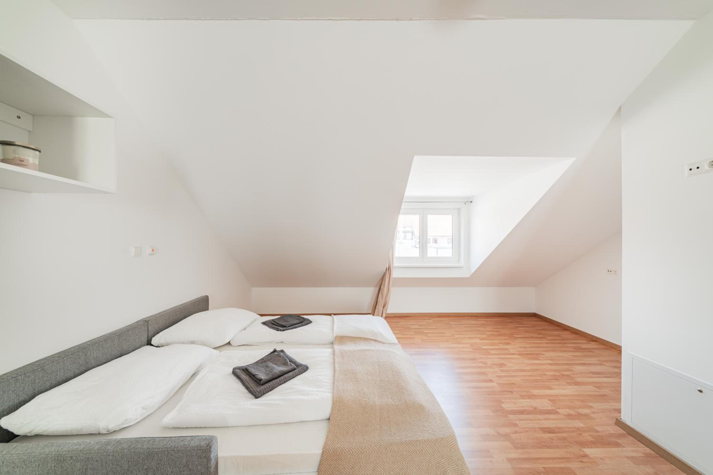 One-Bedroom Apartment photo 1