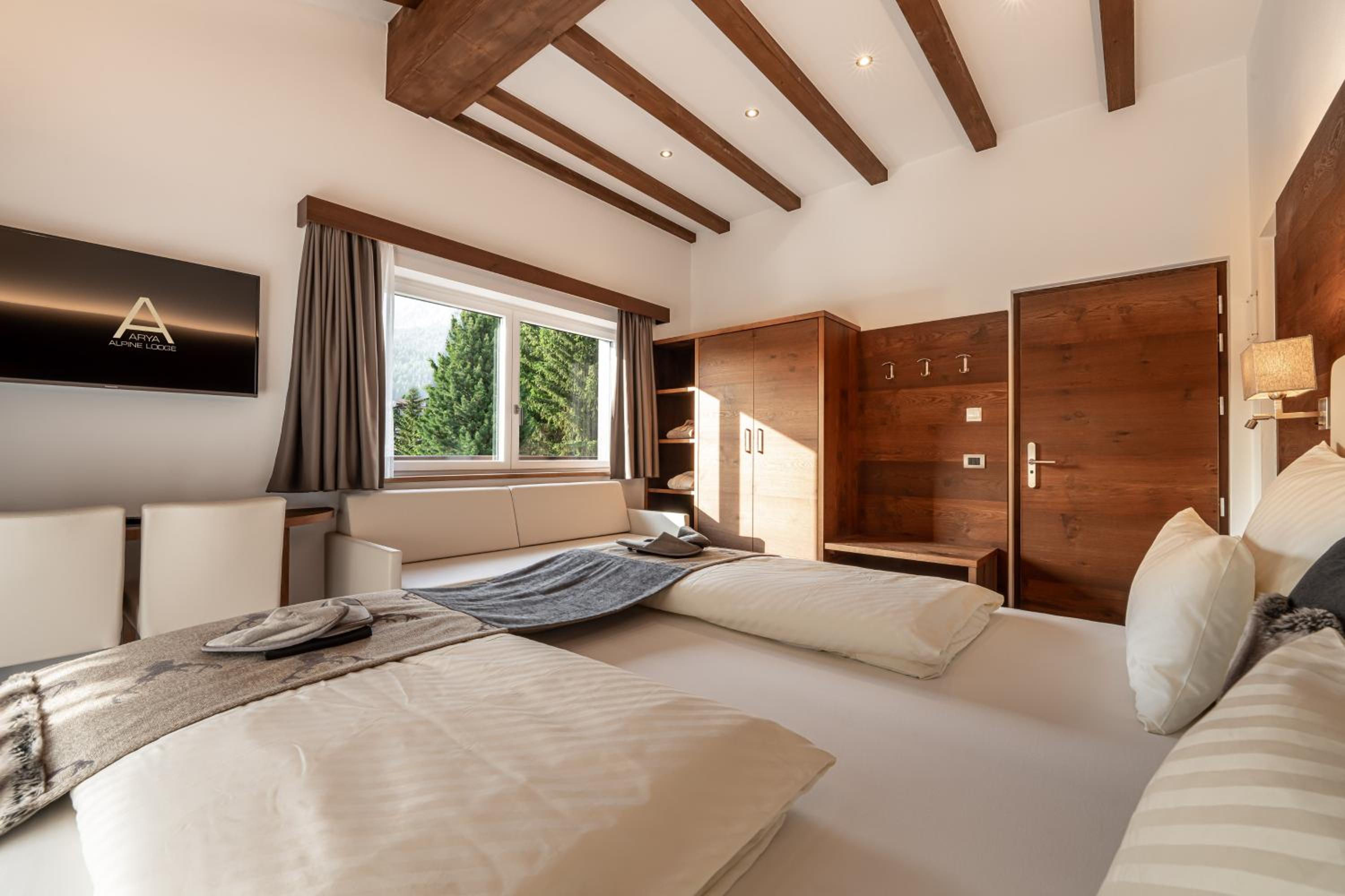 Deluxe Double Room with Balcony photo 3